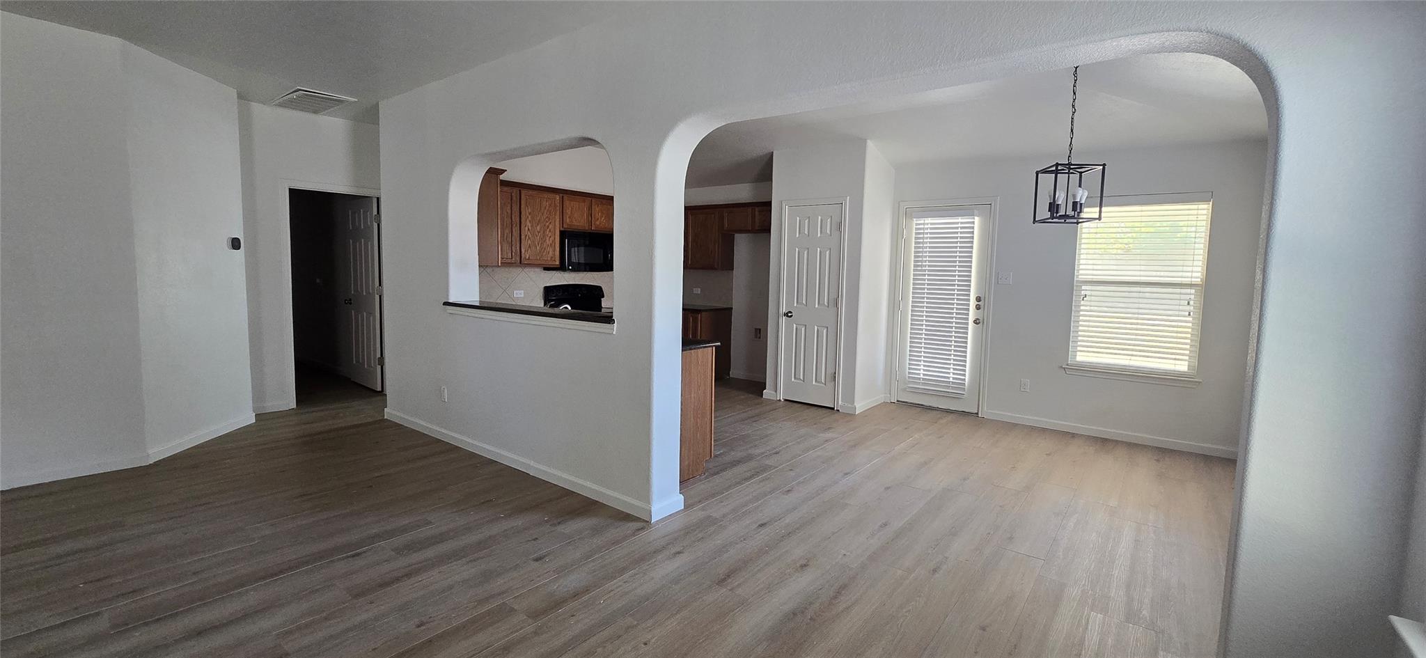 606 Lakemont Dr, Hutto, TX 78634