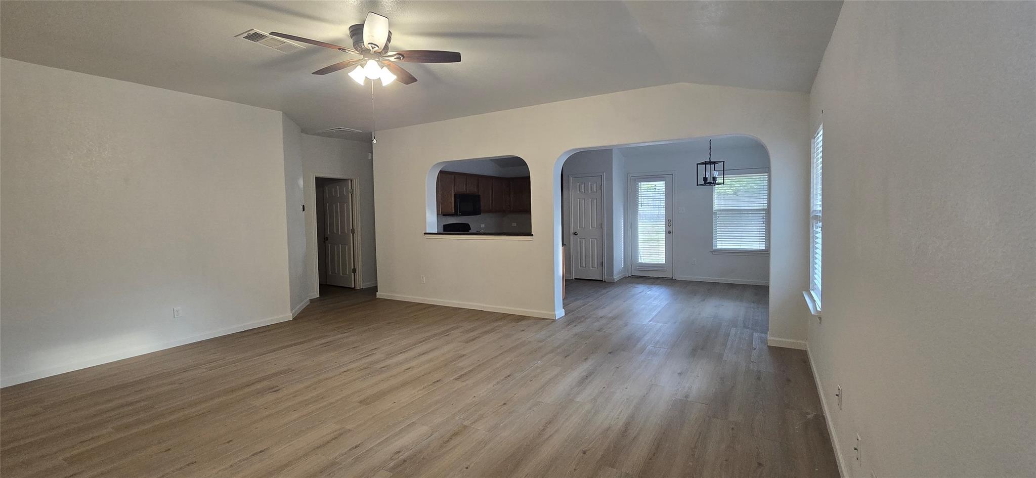 606 Lakemont Dr, Hutto, TX 78634