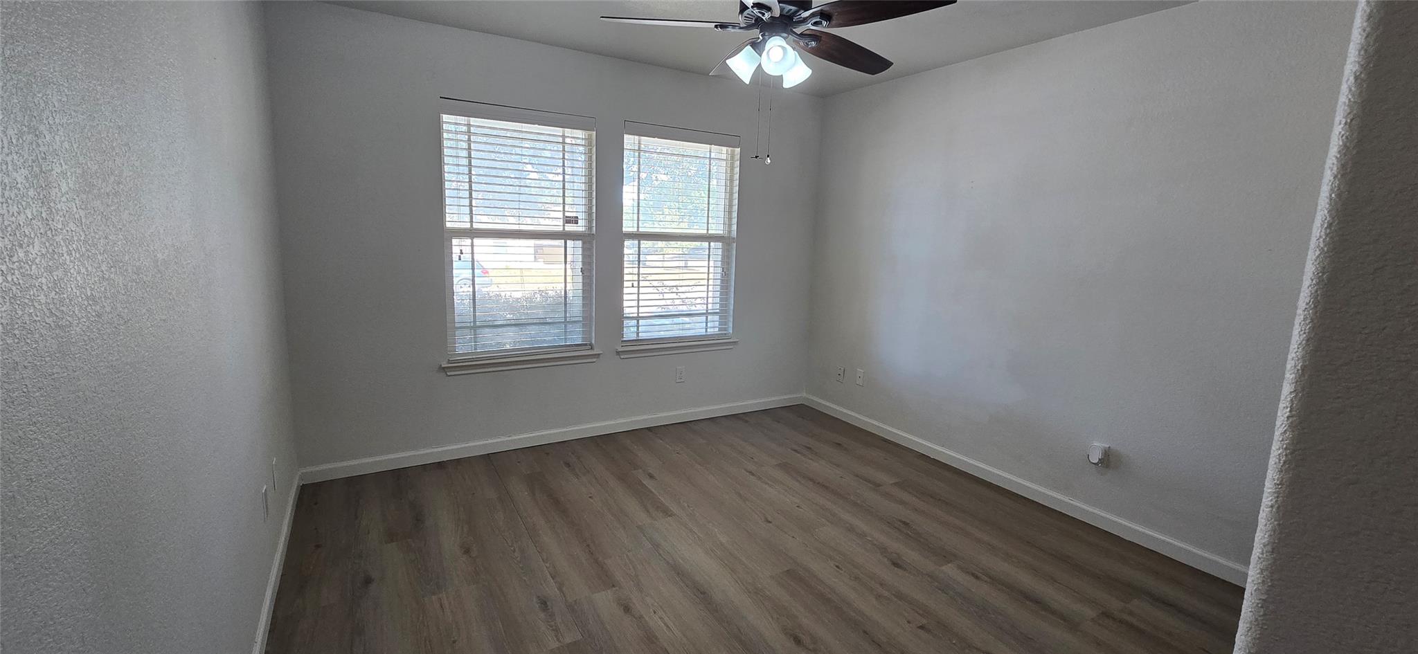 606 Lakemont Dr, Hutto, TX 78634