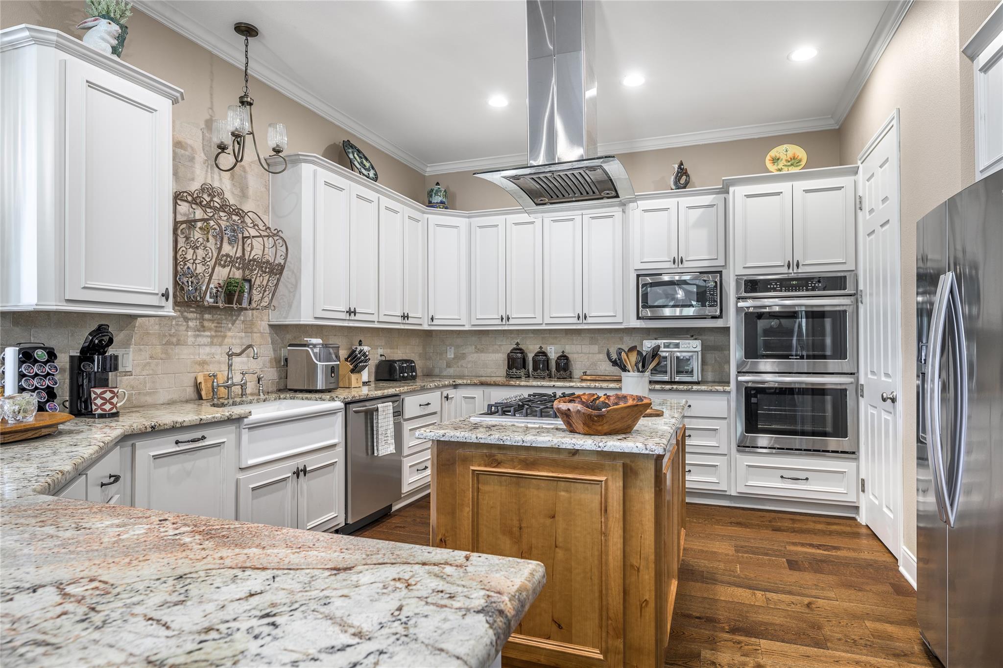 100 Kathleen Ave, La Grange, TX 78945