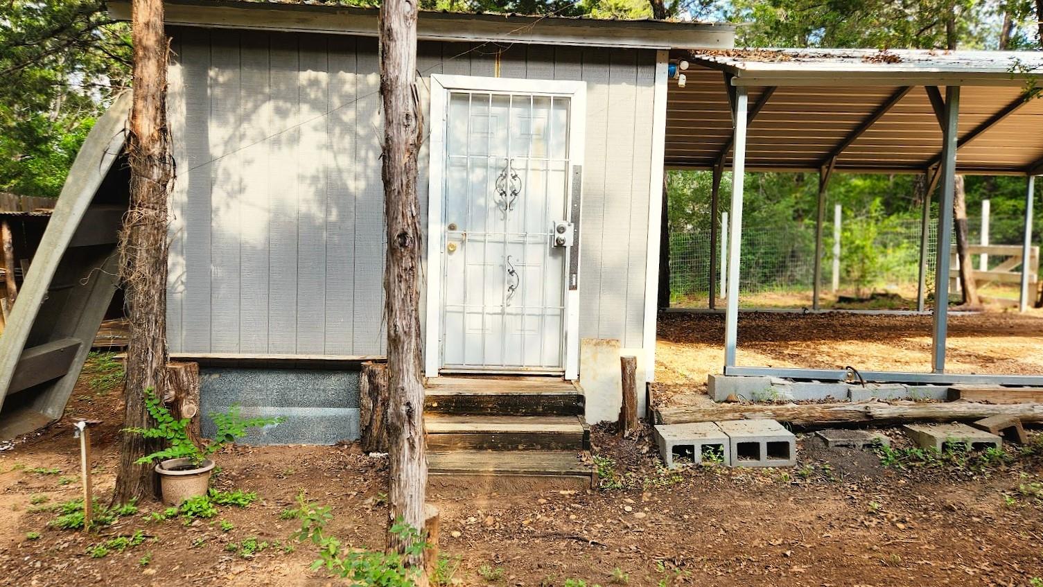 184 Arrowhead Dr, Smithville, TX 78957