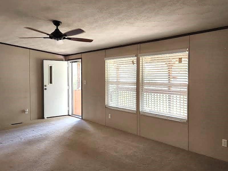 184 Arrowhead Dr, Smithville, TX 78957