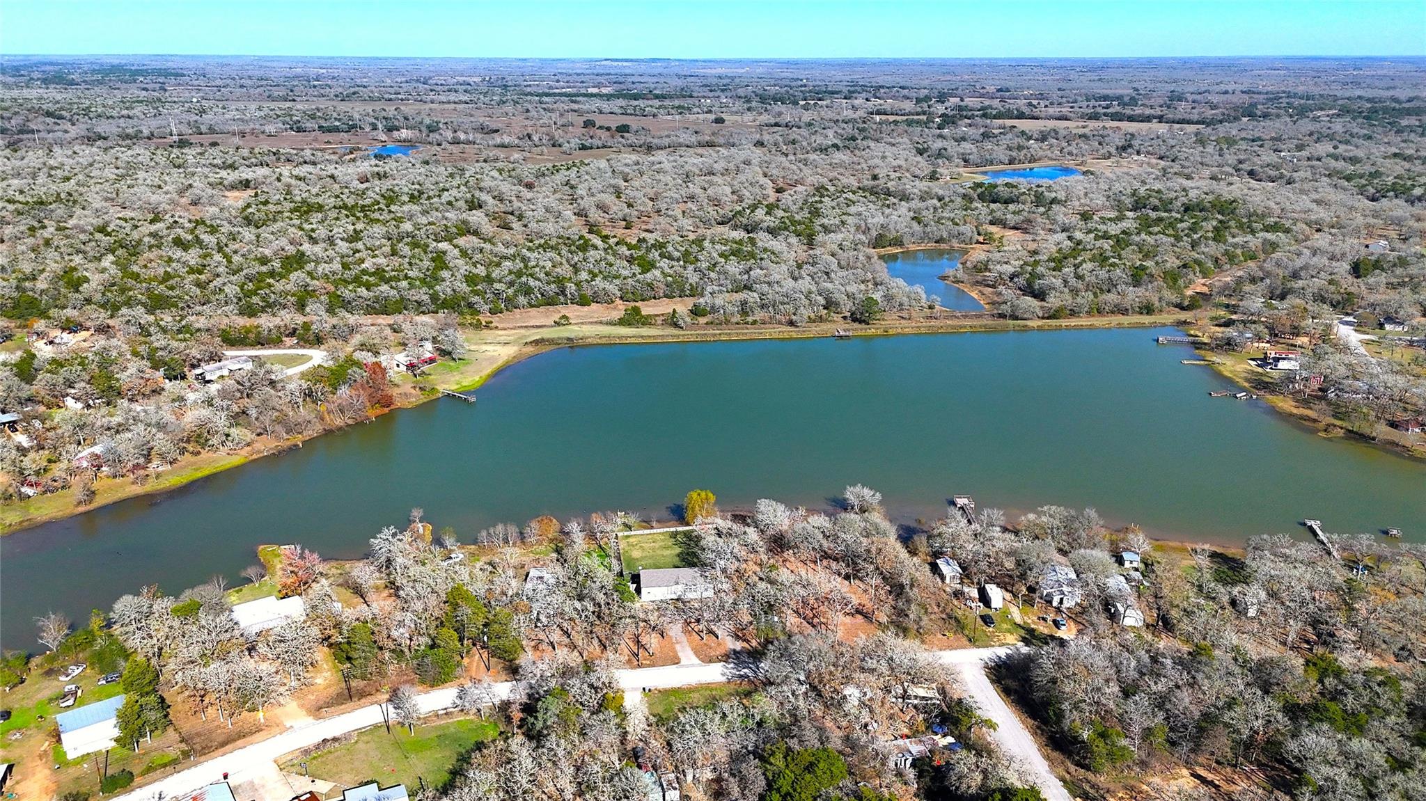 184 Arrowhead Dr, Smithville, TX 78957