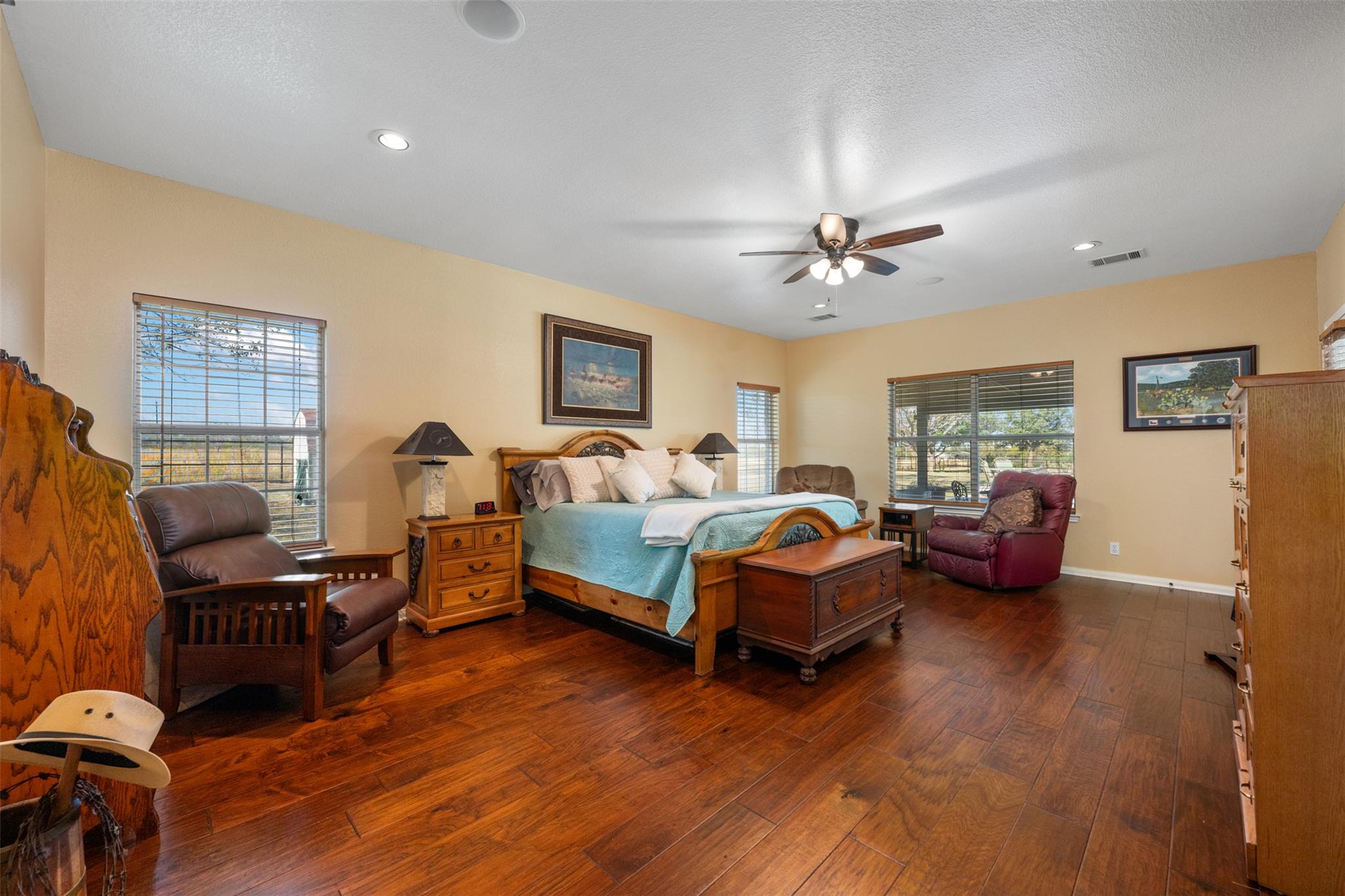 155 Gabriel Farms Dr, Hutto, TX 78634