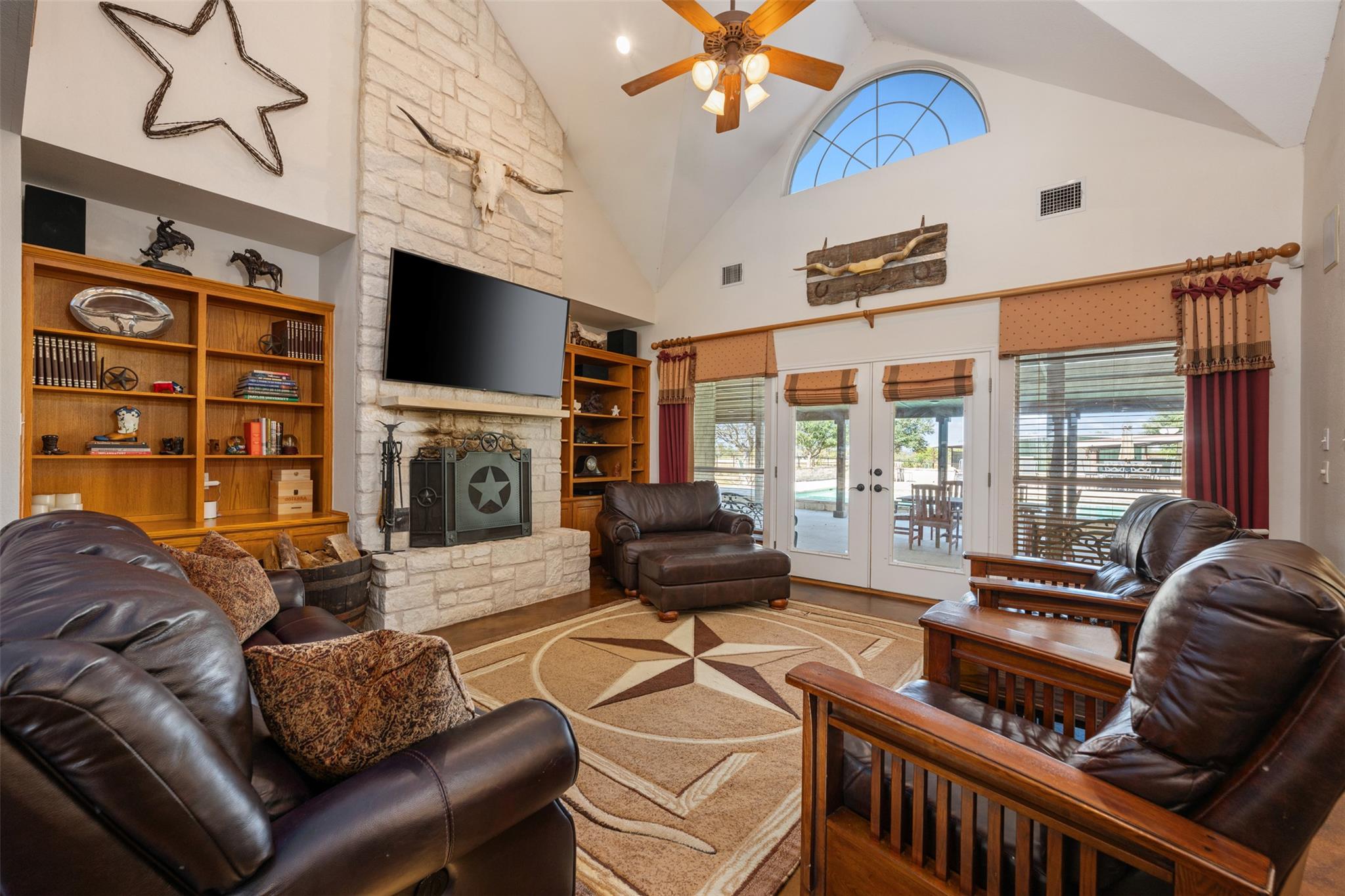 155 Gabriel Farms Dr, Hutto, TX 78634