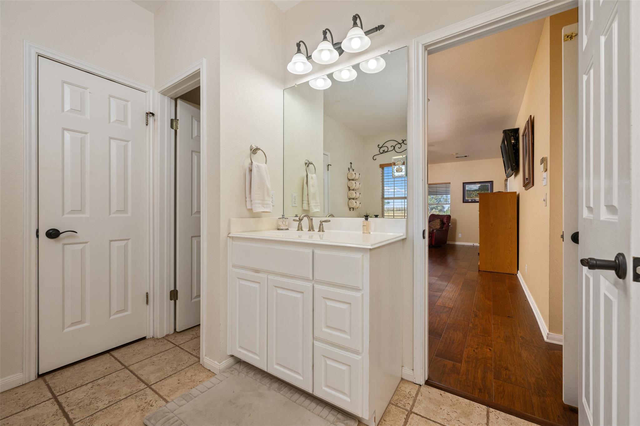 155 Gabriel Farms Dr, Hutto, TX 78634