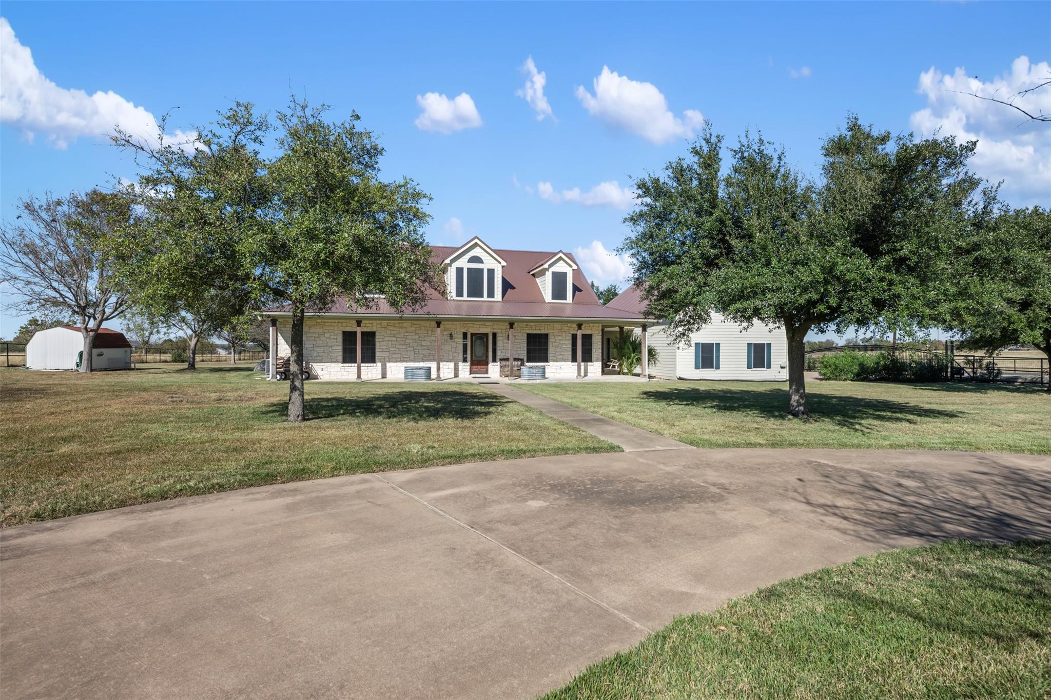155 Gabriel Farms Dr, Hutto, TX 78634