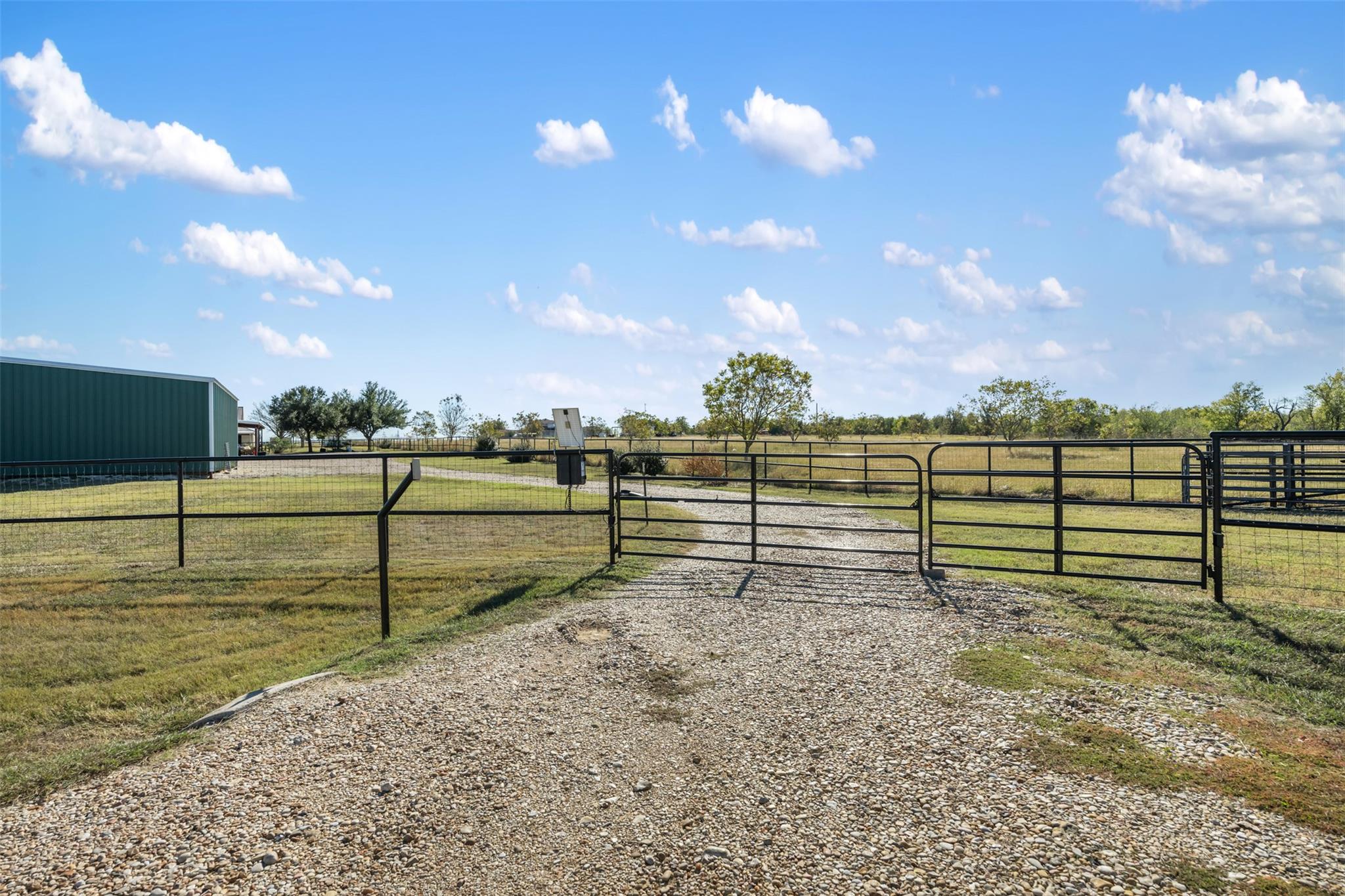 155 Gabriel Farms Dr, Hutto, TX 78634