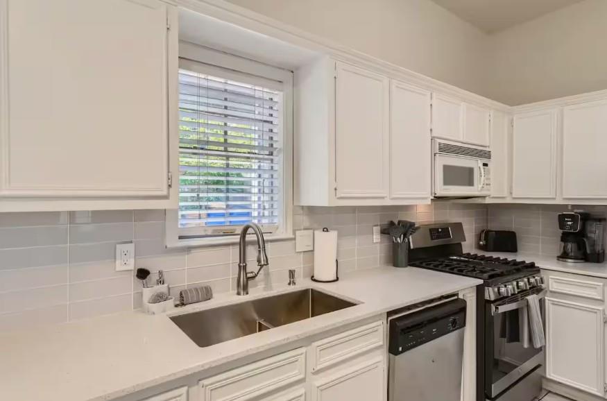 1202 Loma #A & B Dr, Austin, TX 78741