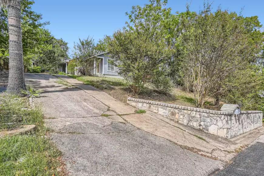 1202 Loma #A & B Dr, Austin, TX 78741