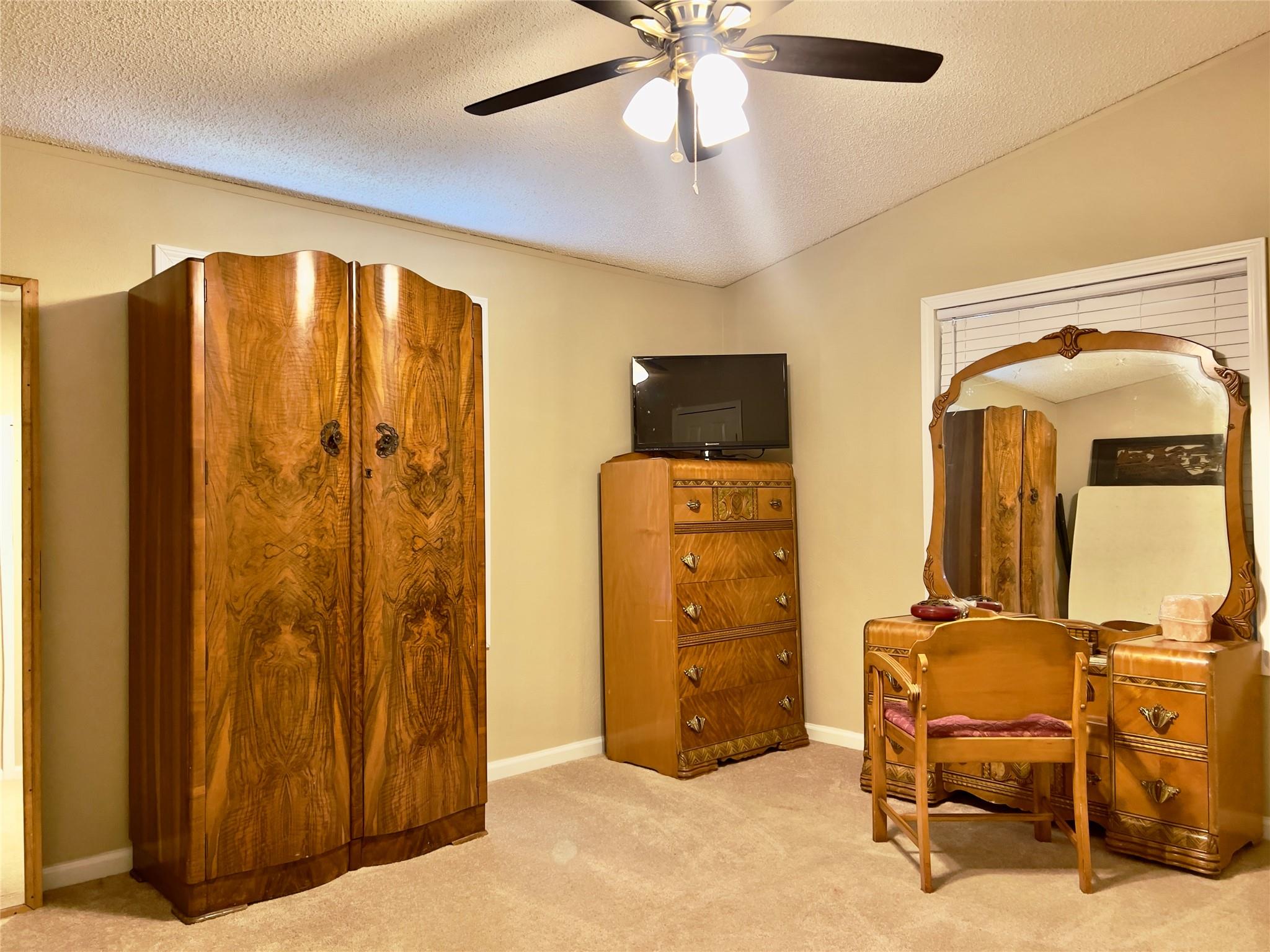 114 Lovers Ln, Kingsland, TX 78639