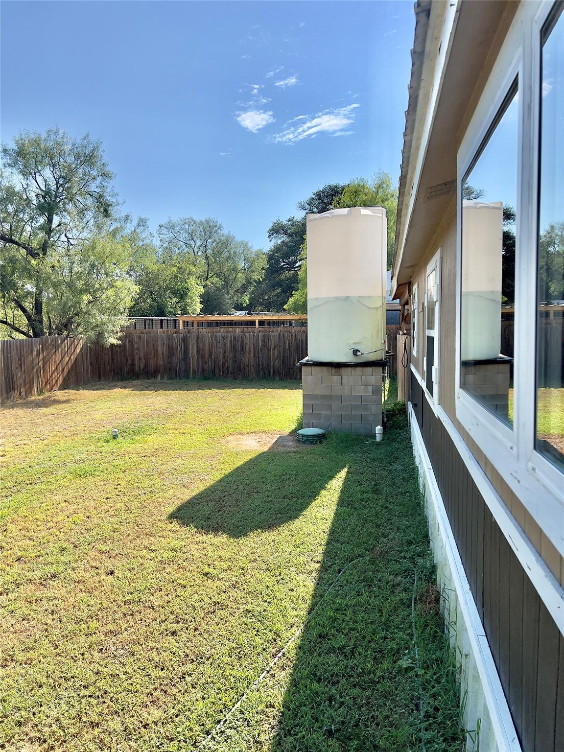 114 Lovers Ln, Kingsland, TX 78639