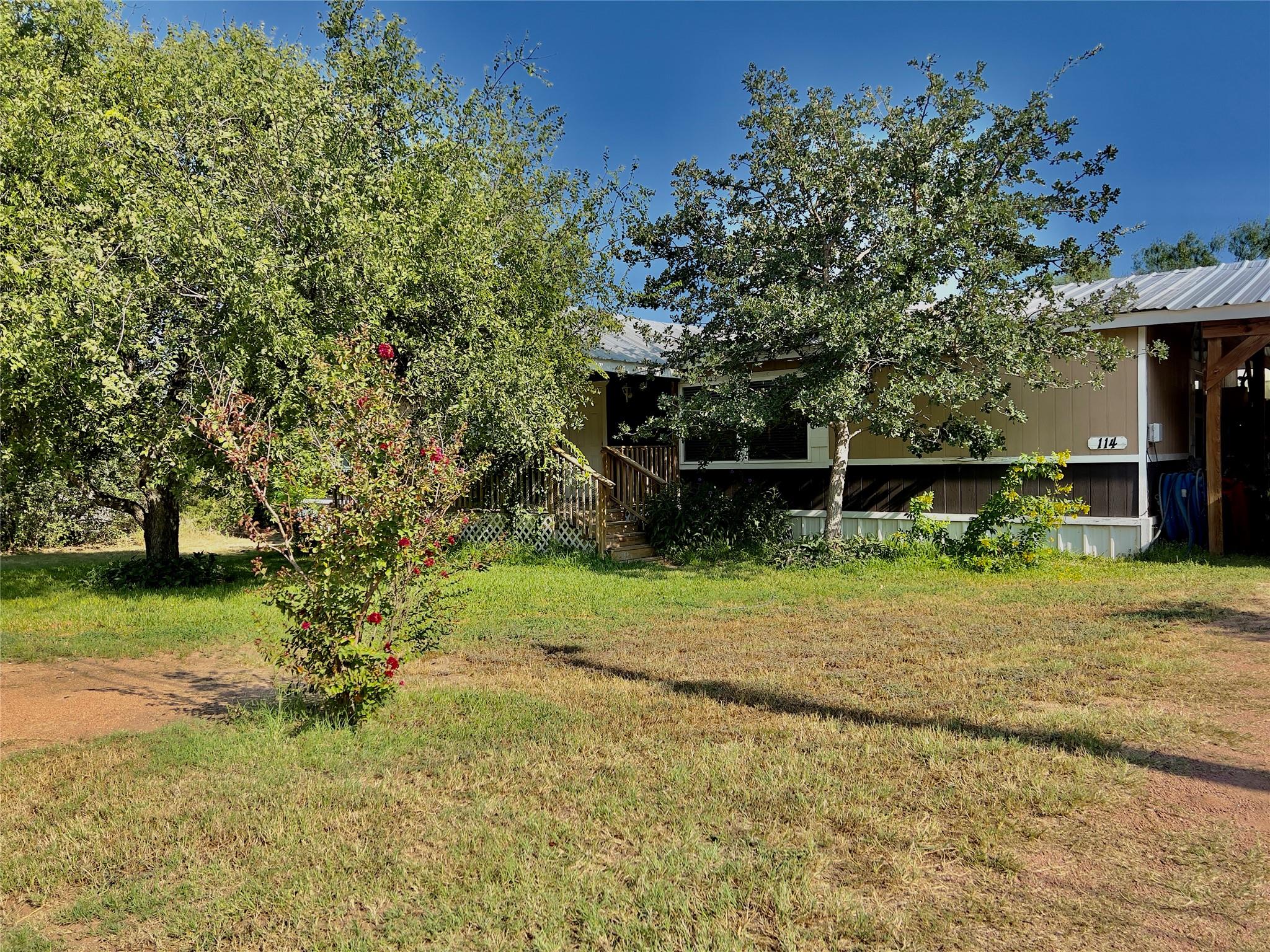 114 Lovers Ln, Kingsland, TX 78639