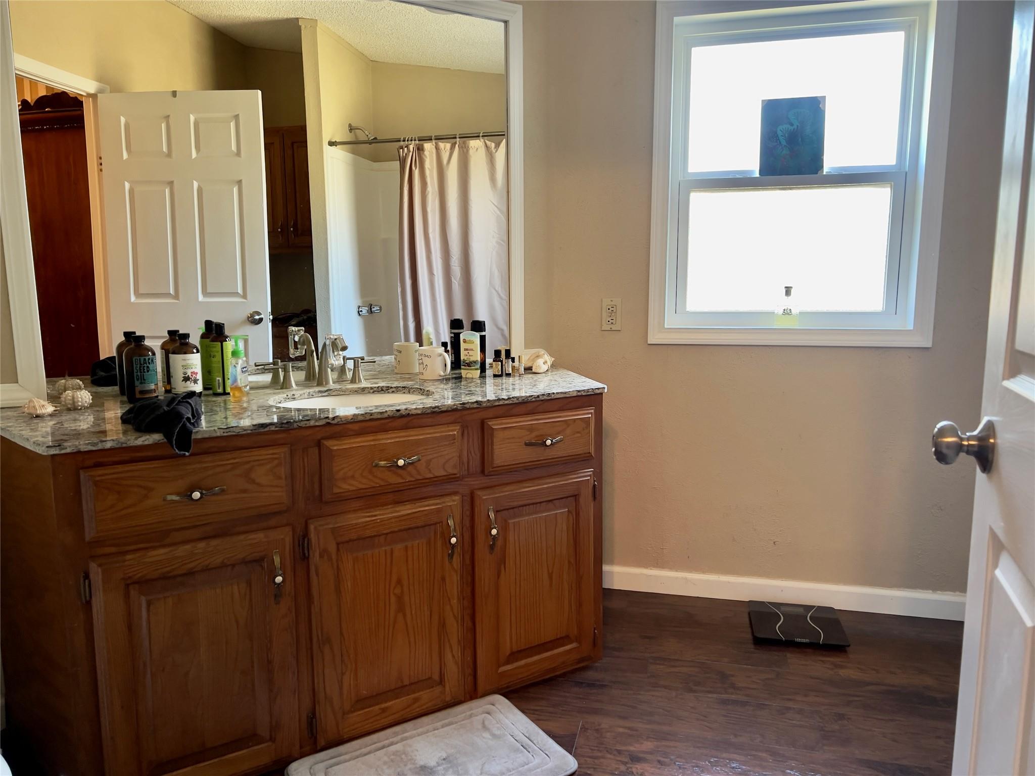 114 Lovers Ln, Kingsland, TX 78639