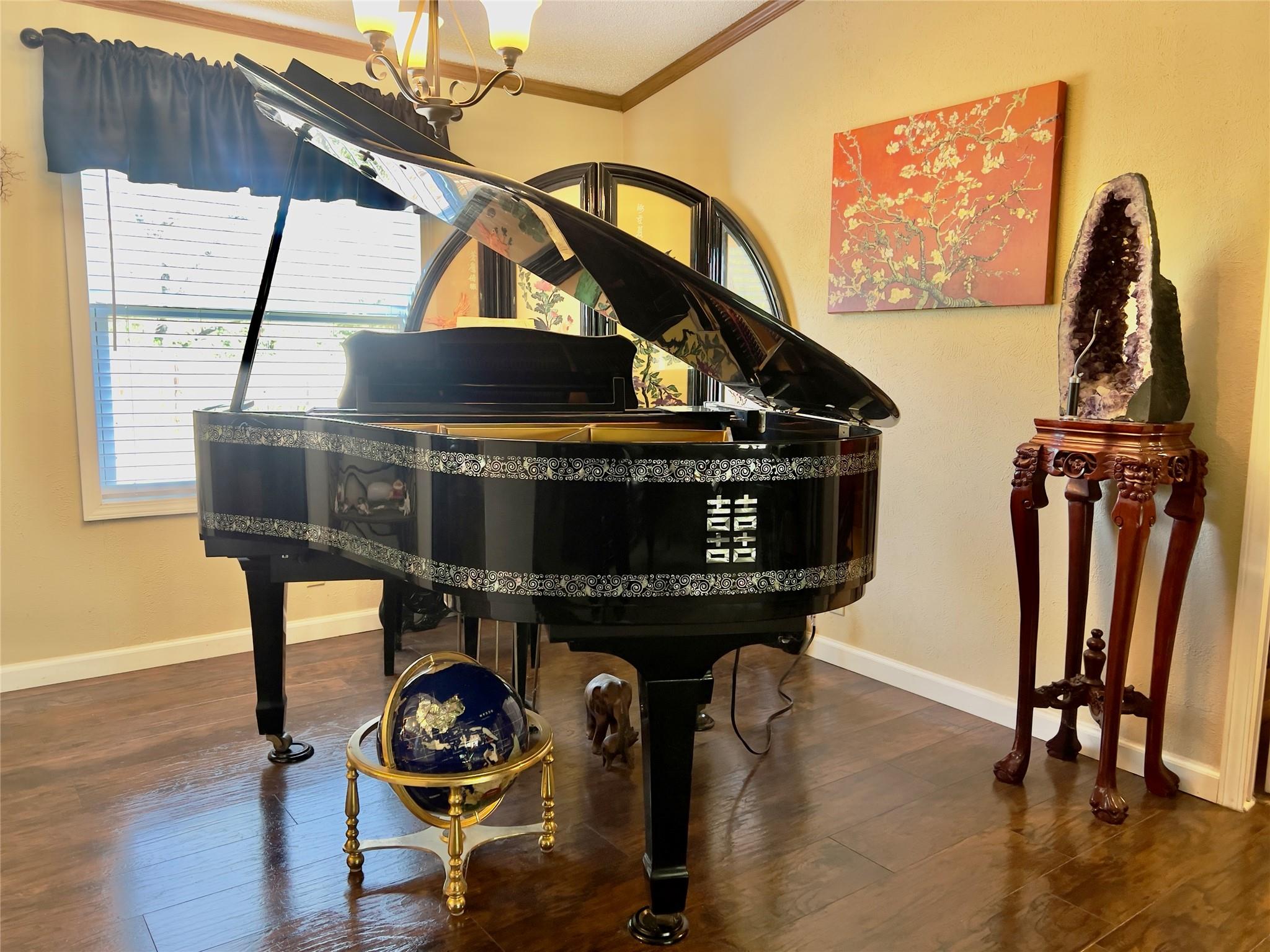 114 Lovers Ln, Kingsland, TX 78639