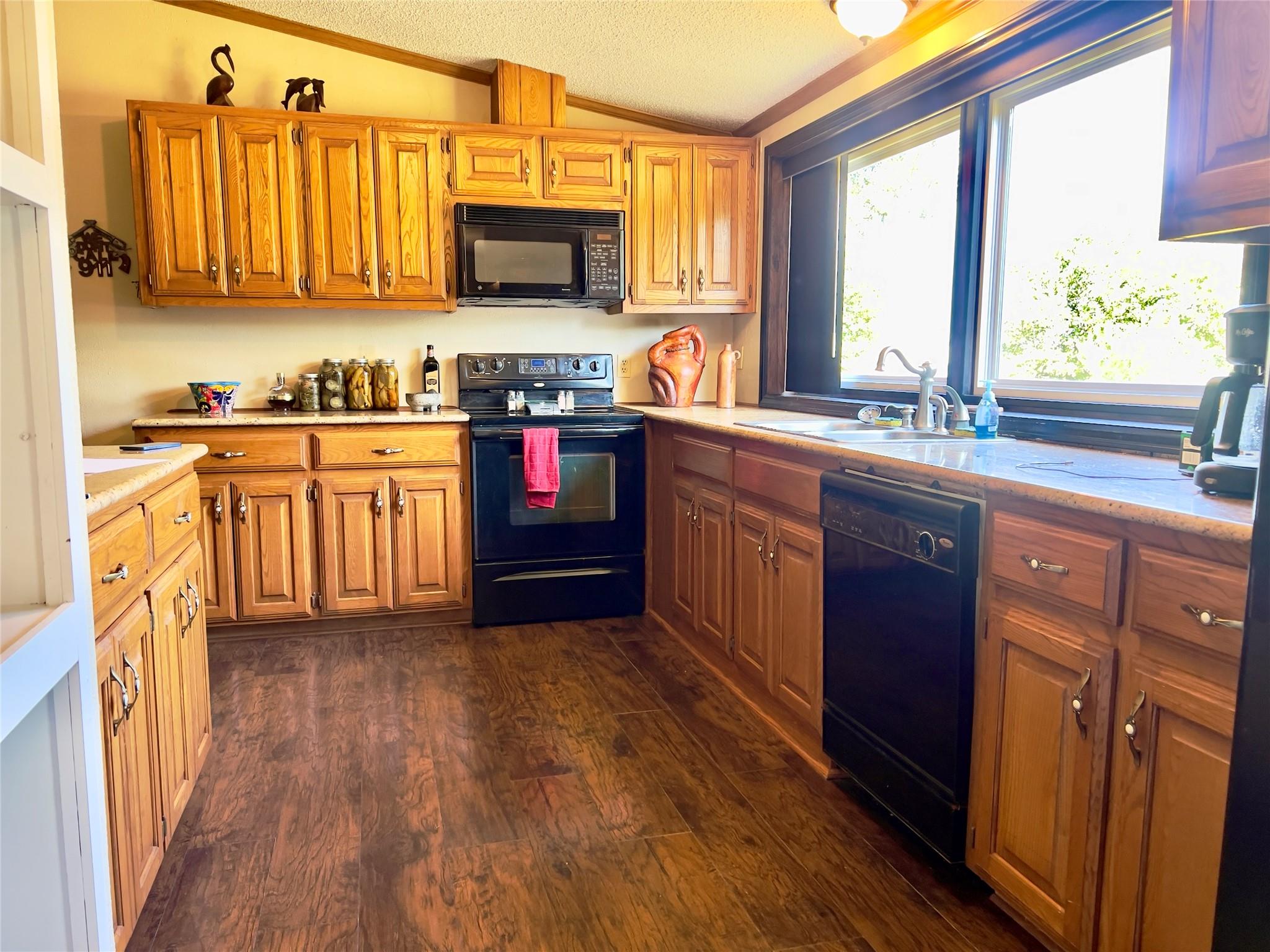 114 Lovers Ln, Kingsland, TX 78639