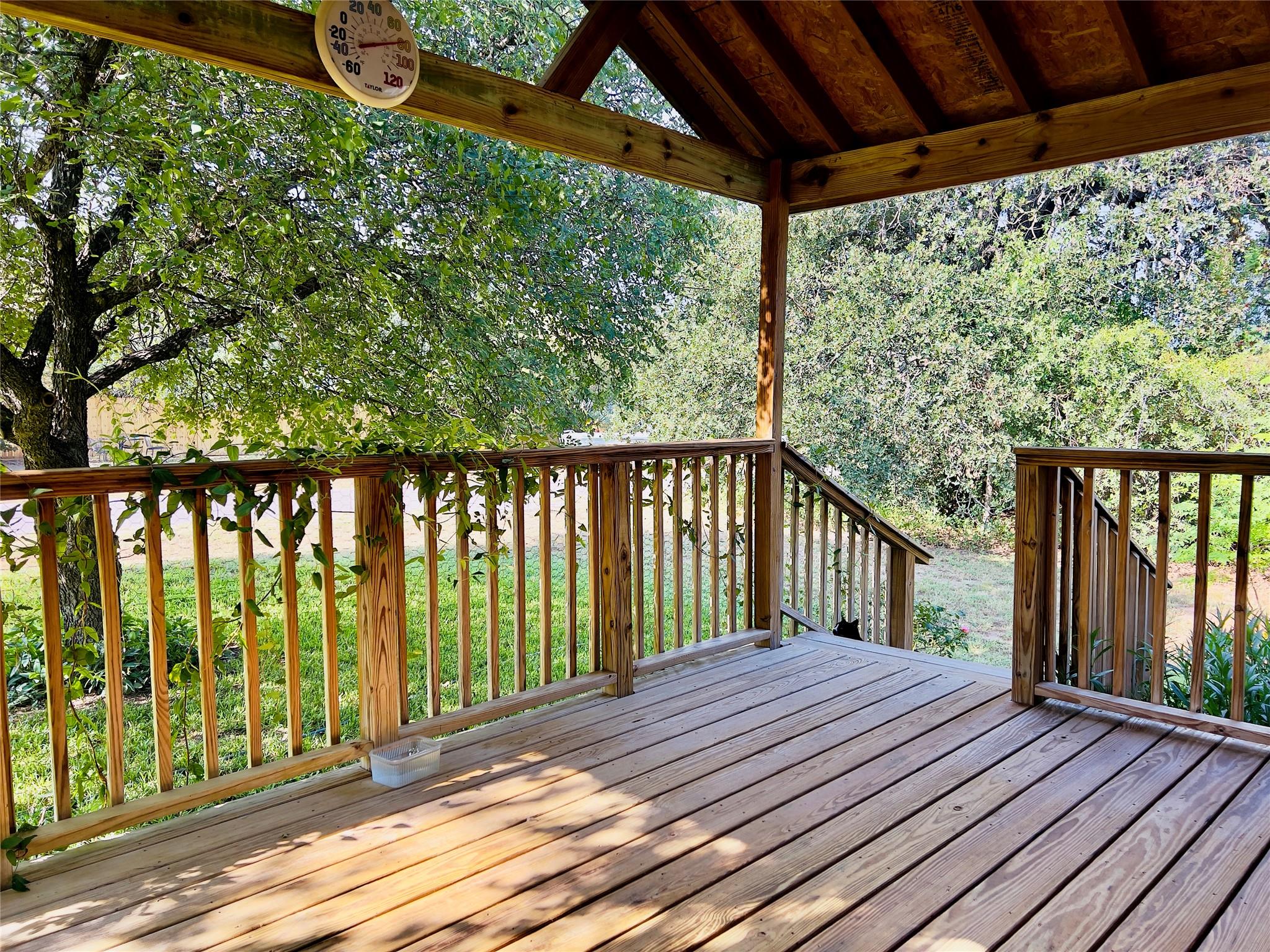 114 Lovers Ln, Kingsland, TX 78639