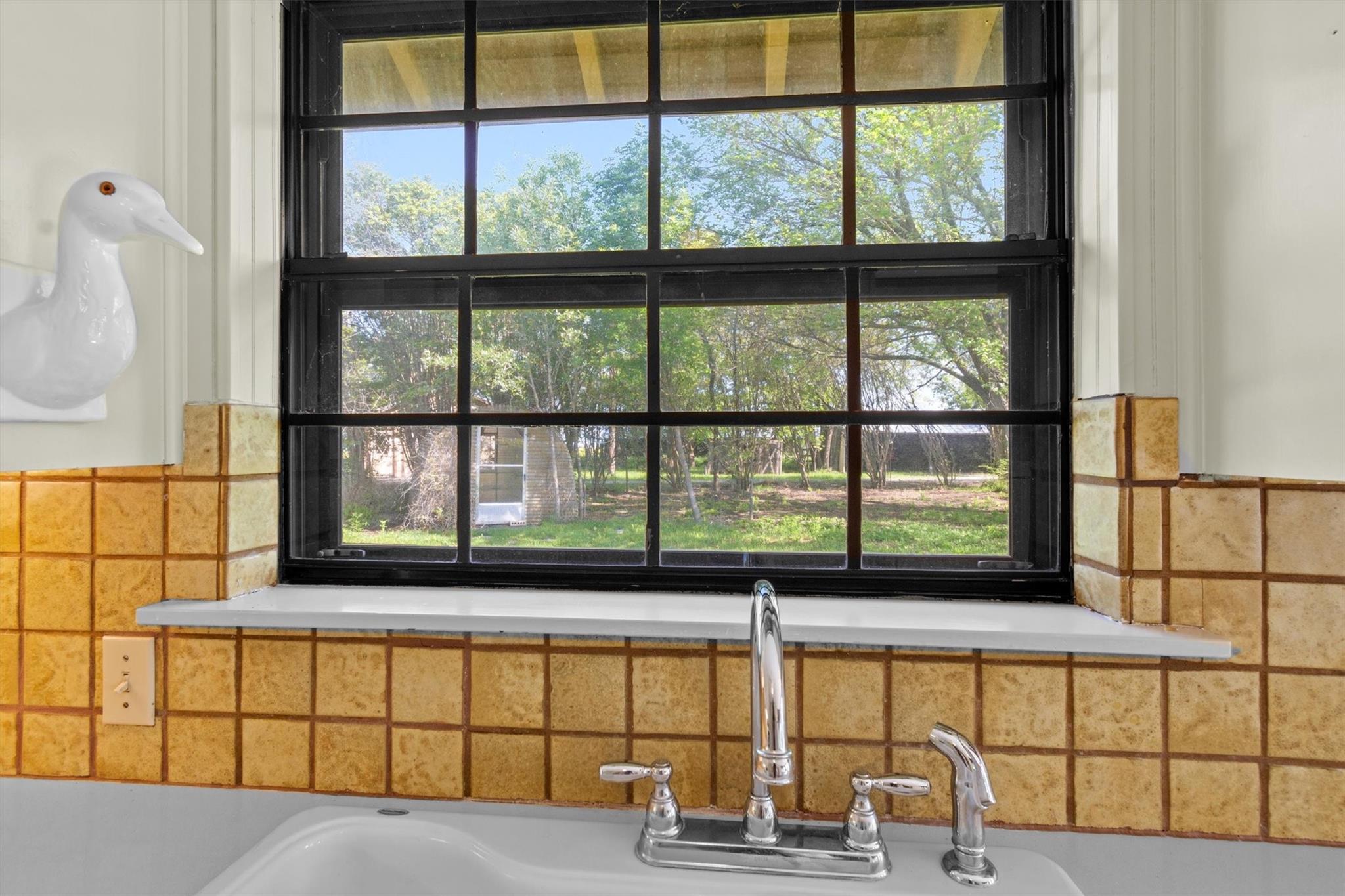 12914 Pfluger Berkman Ln, Coupland, TX 78615