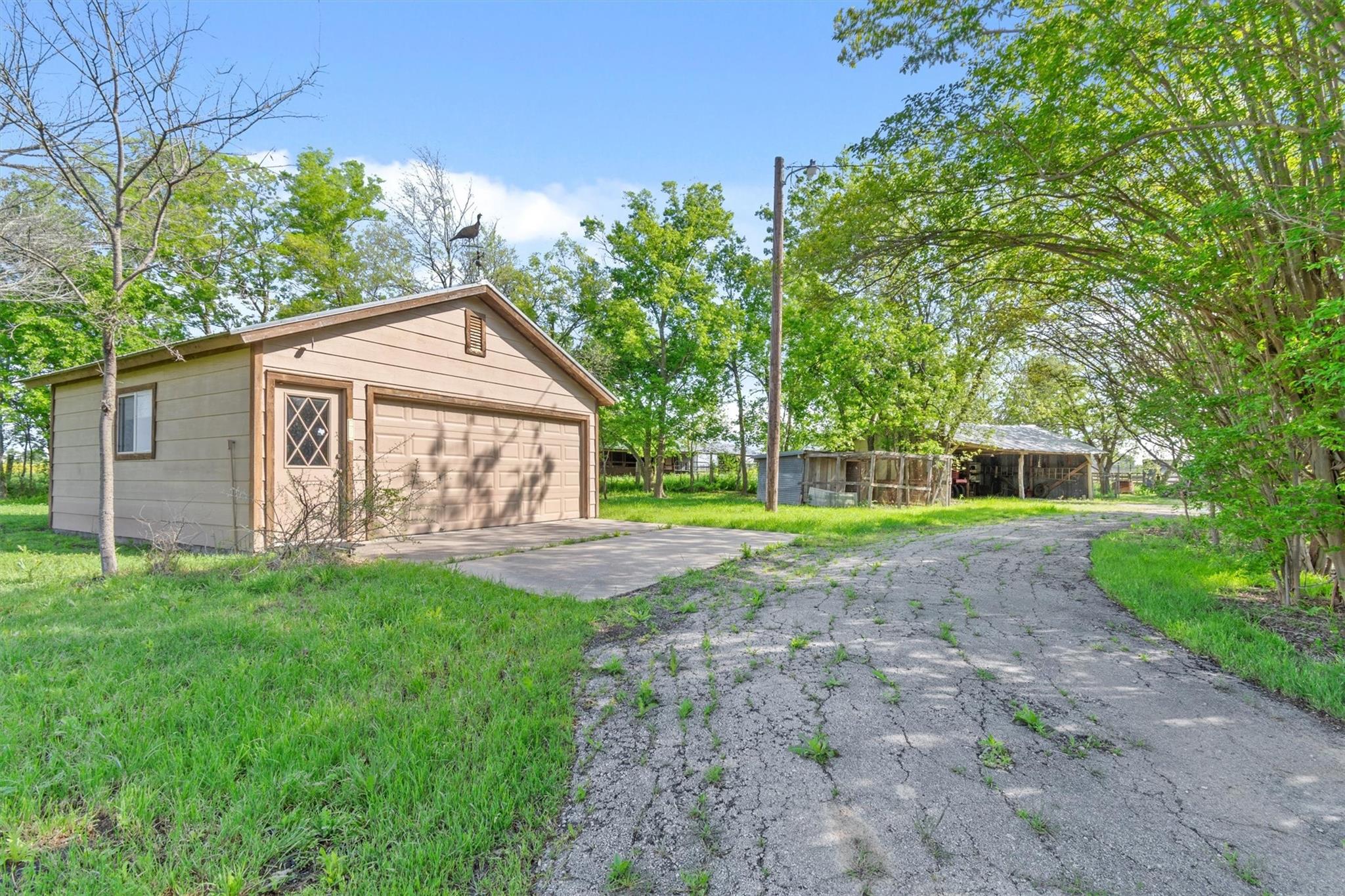 12914 Pfluger Berkman Ln, Coupland, TX 78615
