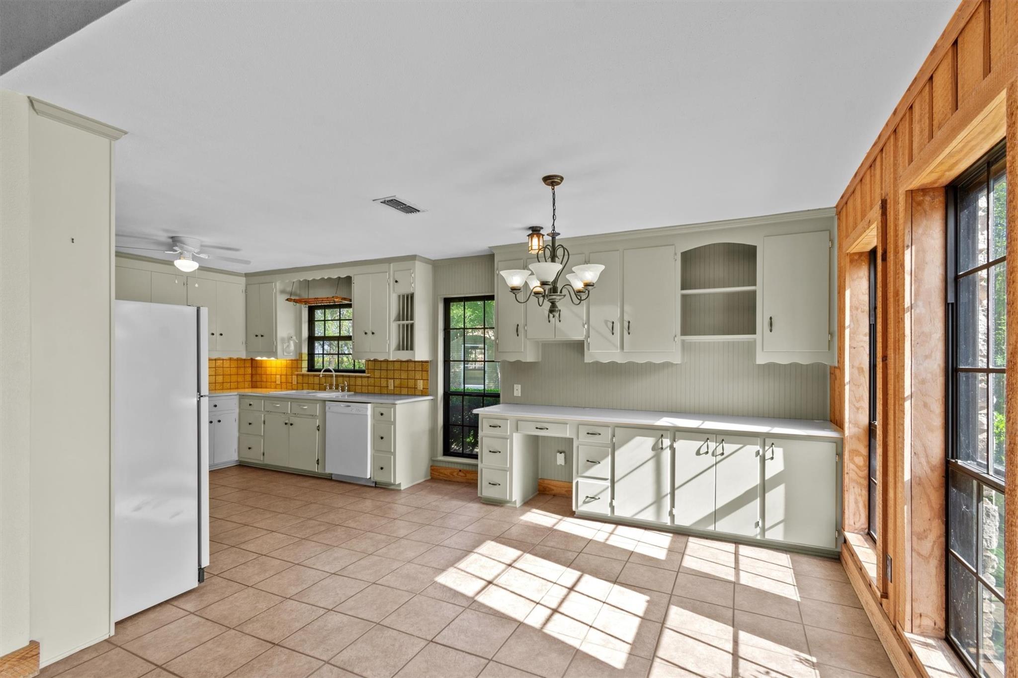 12914 Pfluger Berkman Ln, Coupland, TX 78615