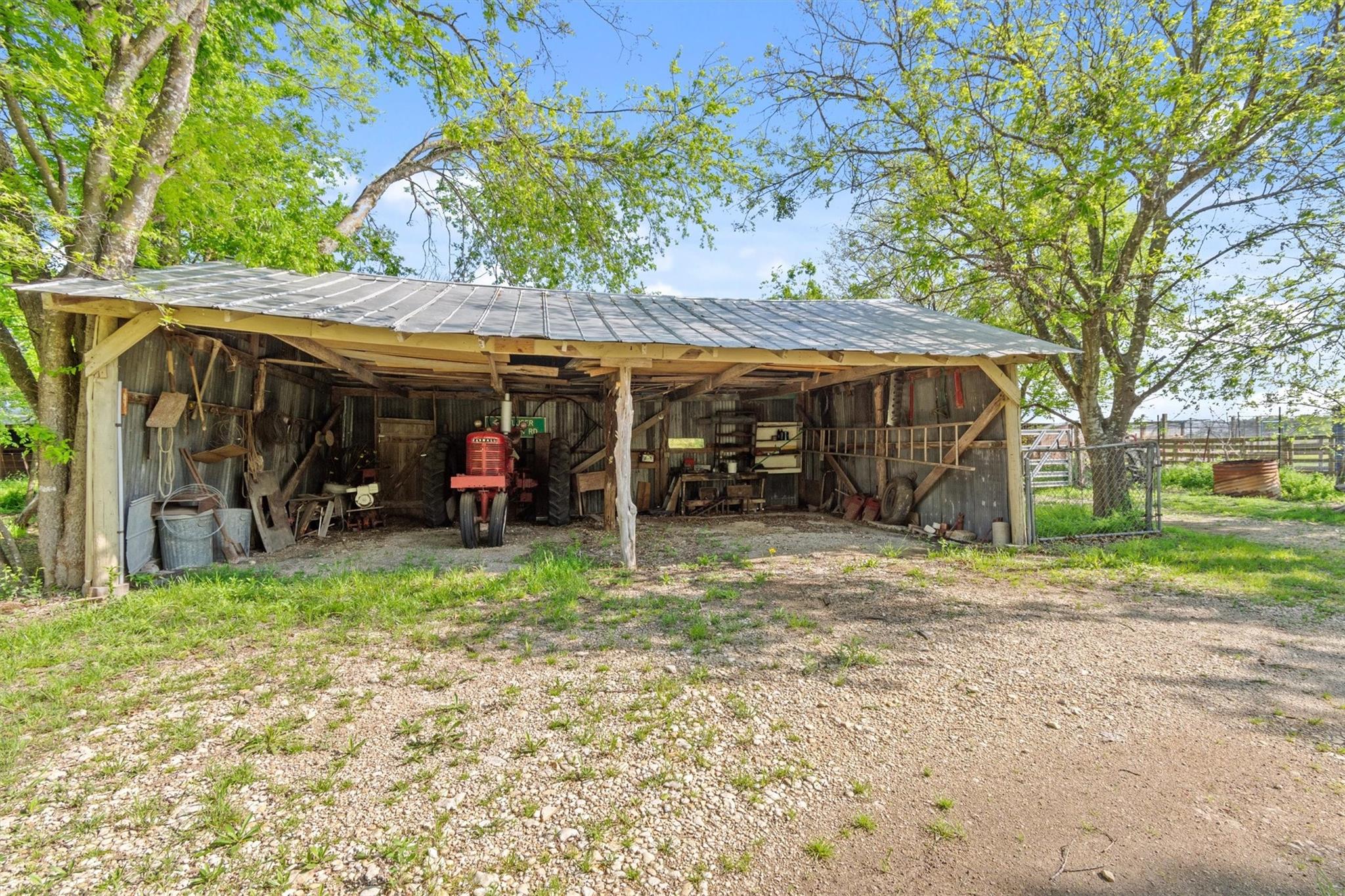 12914 Pfluger Berkman Ln, Coupland, TX 78615