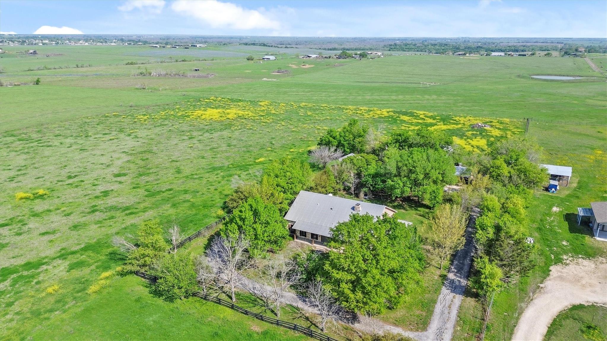 12914 Pfluger Berkman Ln, Coupland, TX 78615