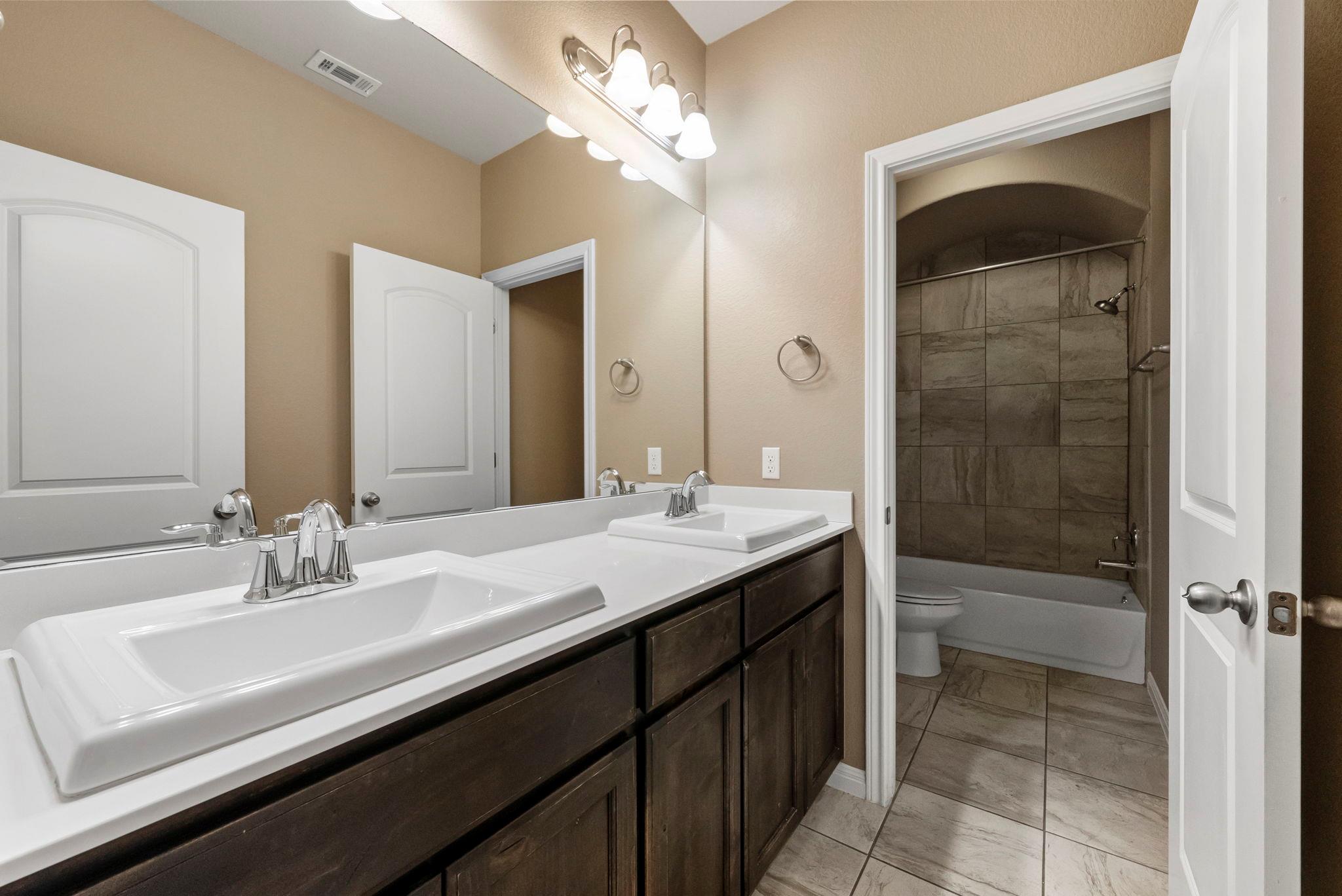 104 Estrella Ln, Bertram, TX 78605