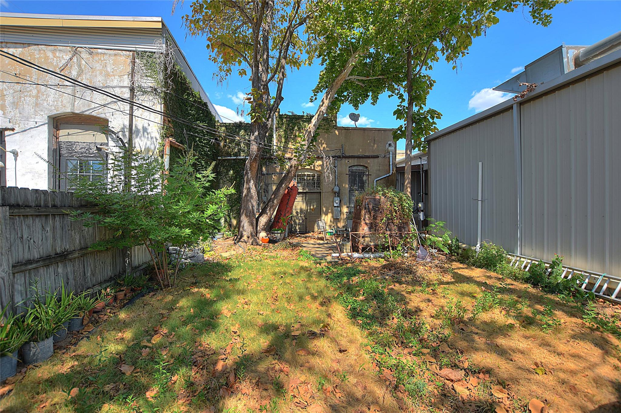 110 NE 2nd St, Smithville, TX 78957