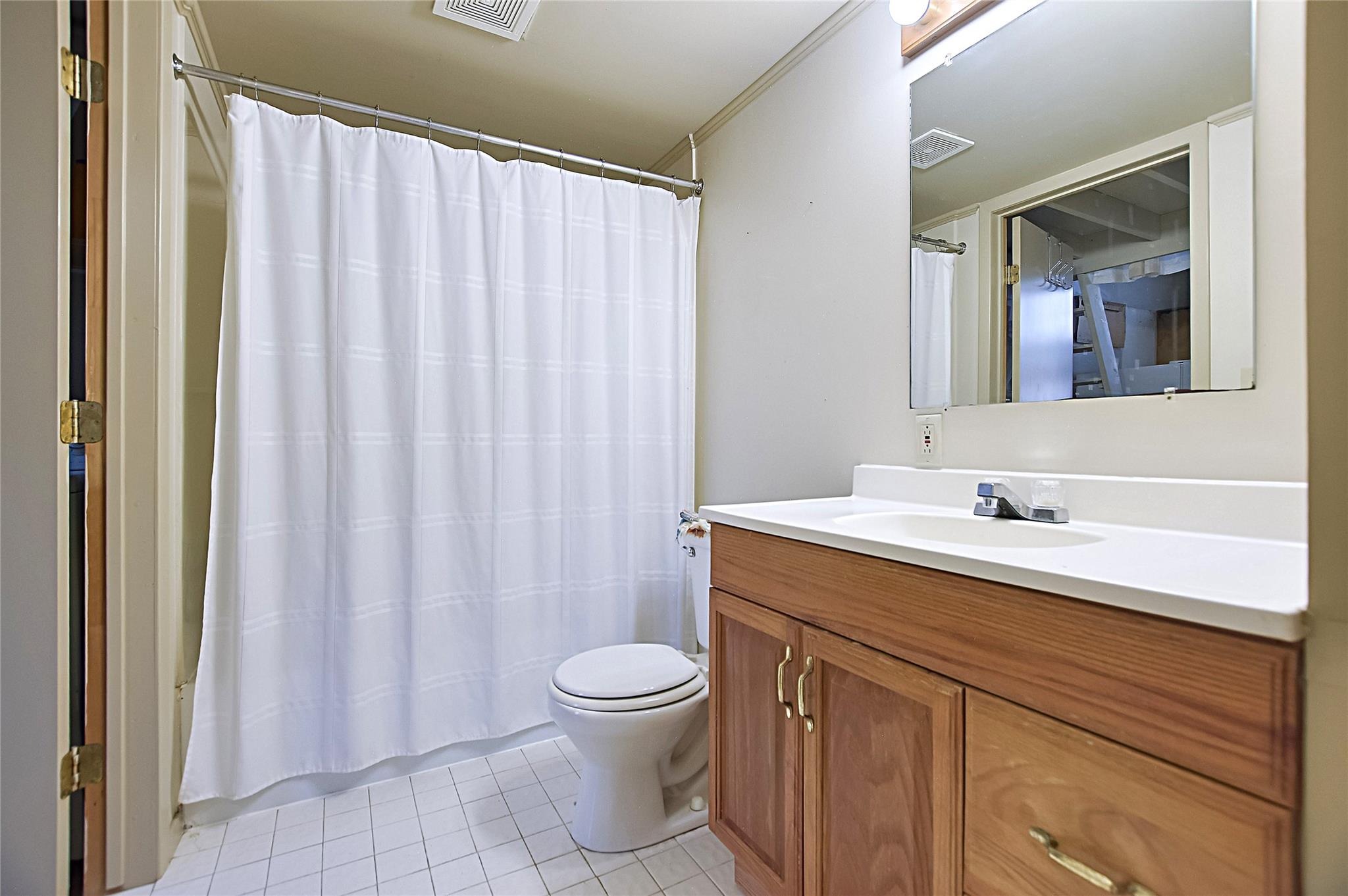 110 NE 2nd St, Smithville, TX 78957