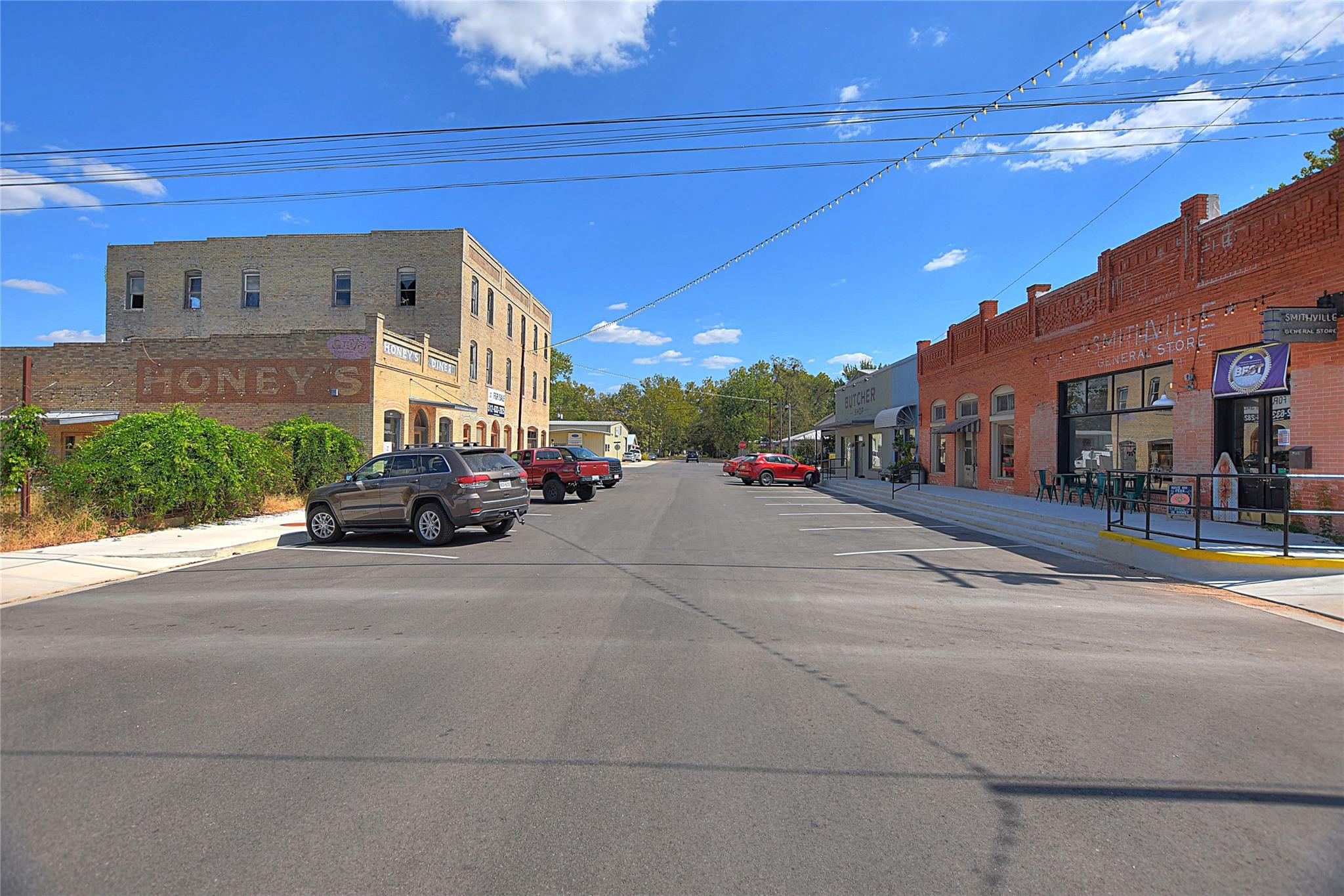 110 NE 2nd St, Smithville, TX 78957