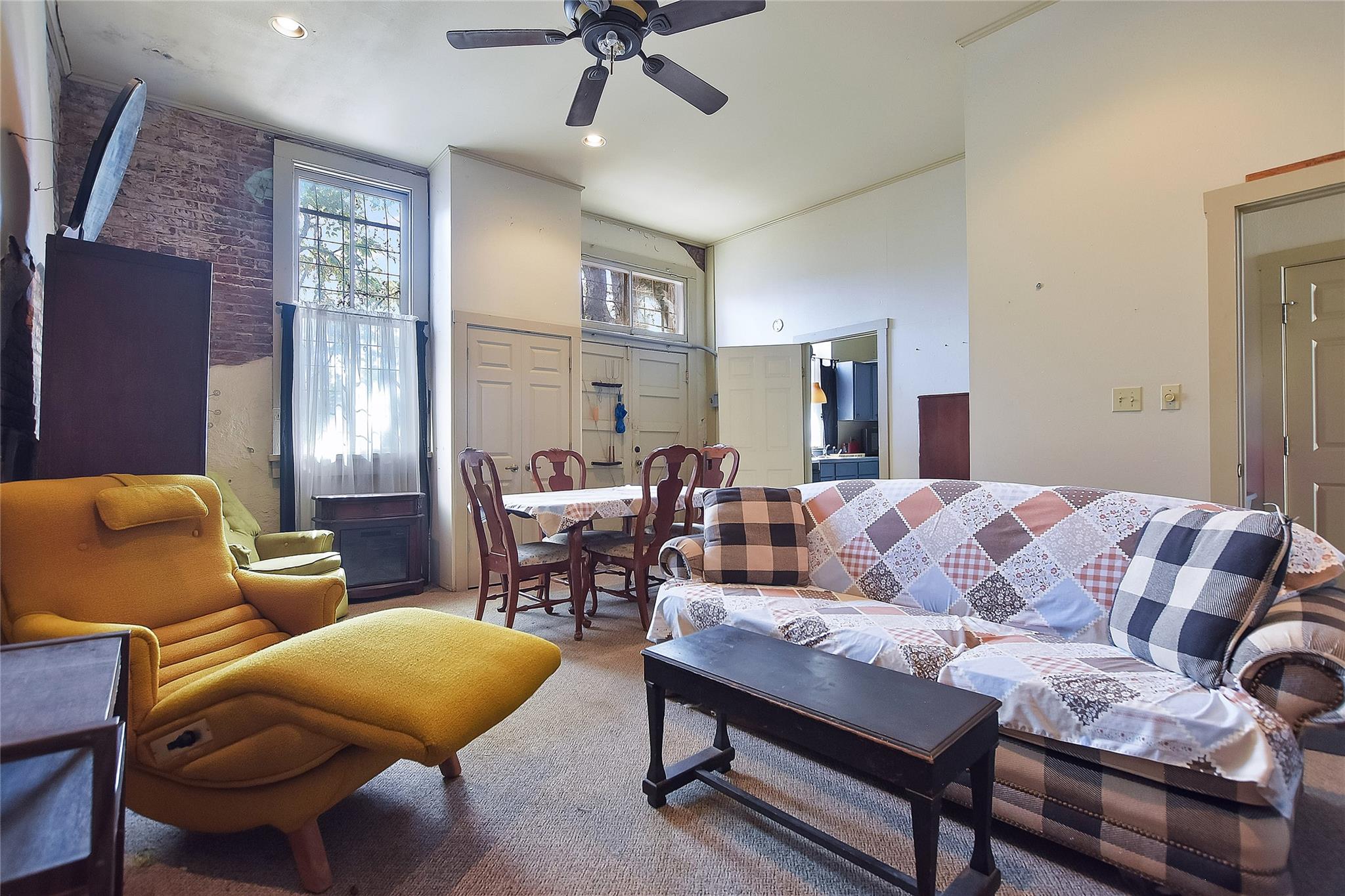 110 NE 2nd St, Smithville, TX 78957