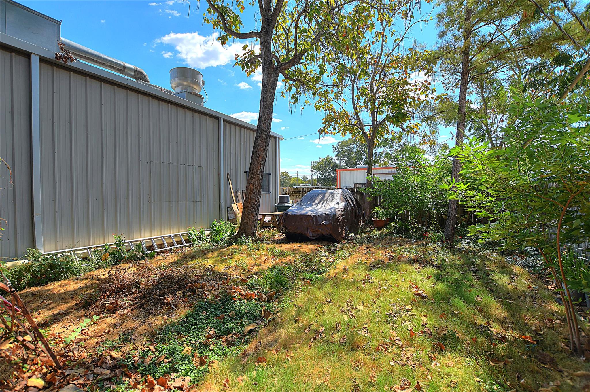 110 NE 2nd St, Smithville, TX 78957