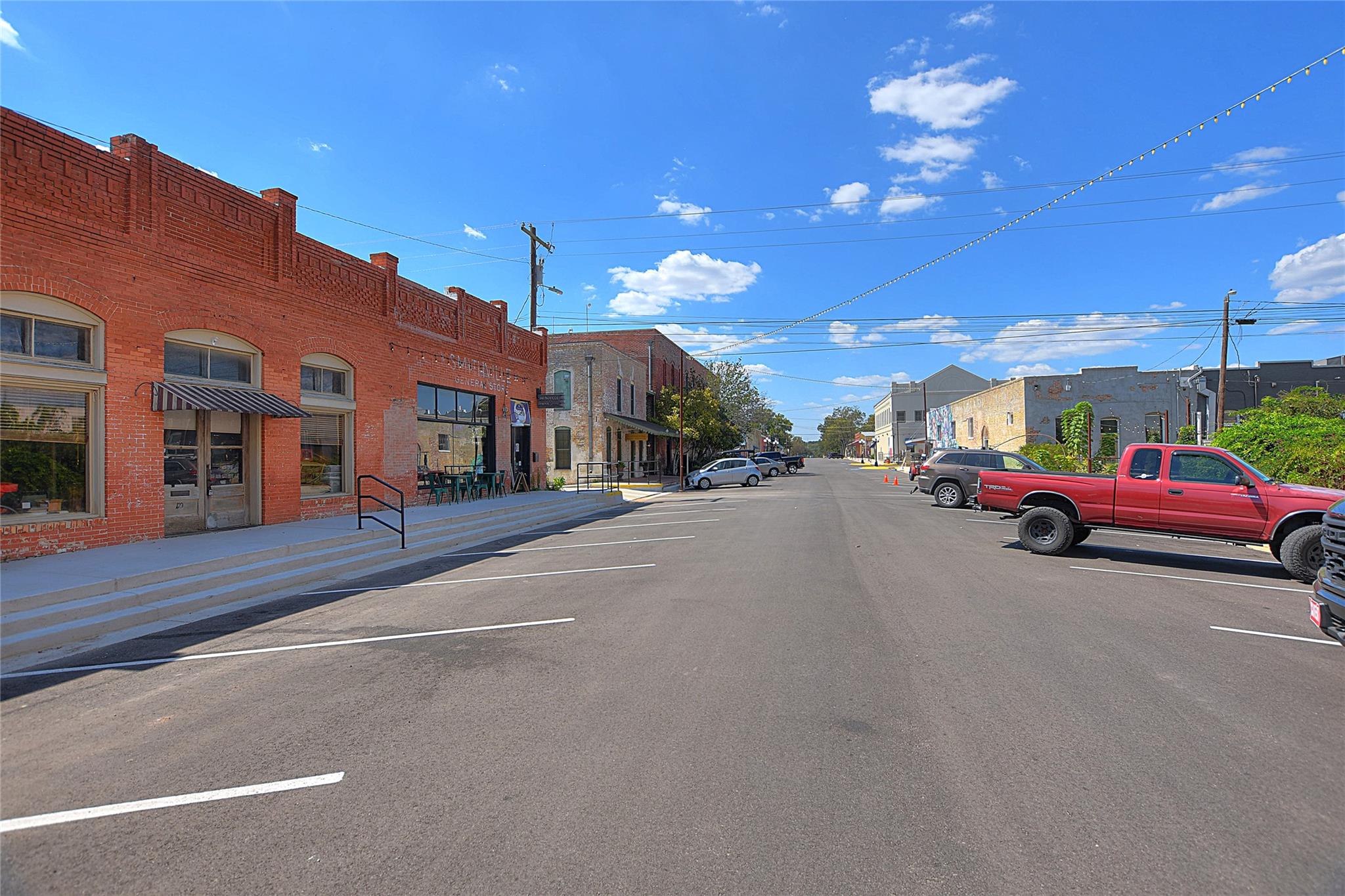 110 NE 2nd St, Smithville, TX 78957