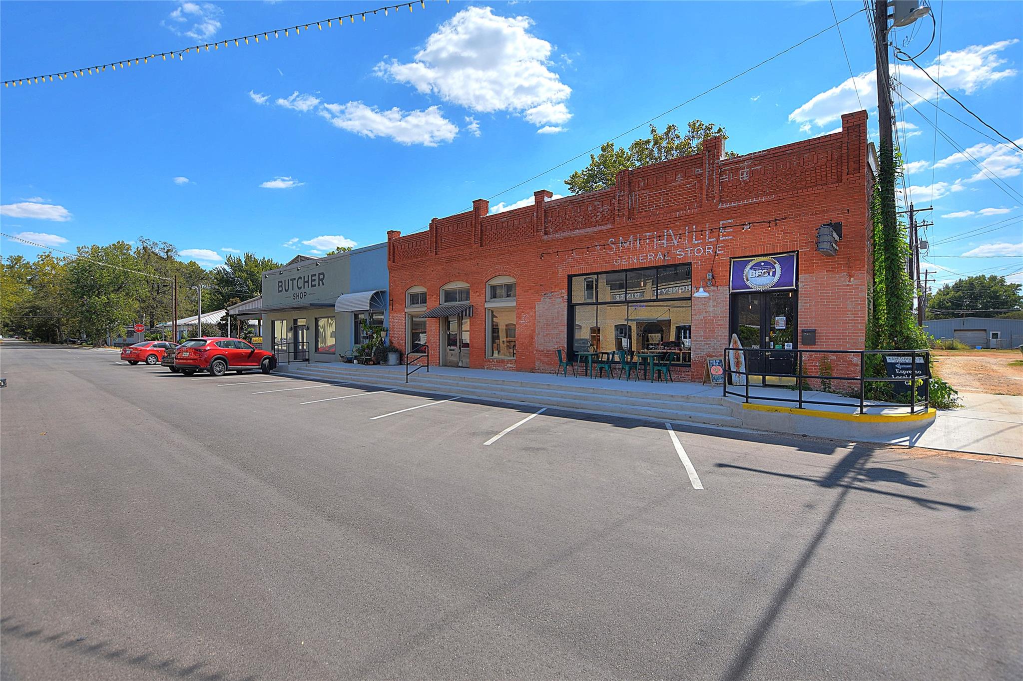 110 NE 2nd St, Smithville, TX 78957