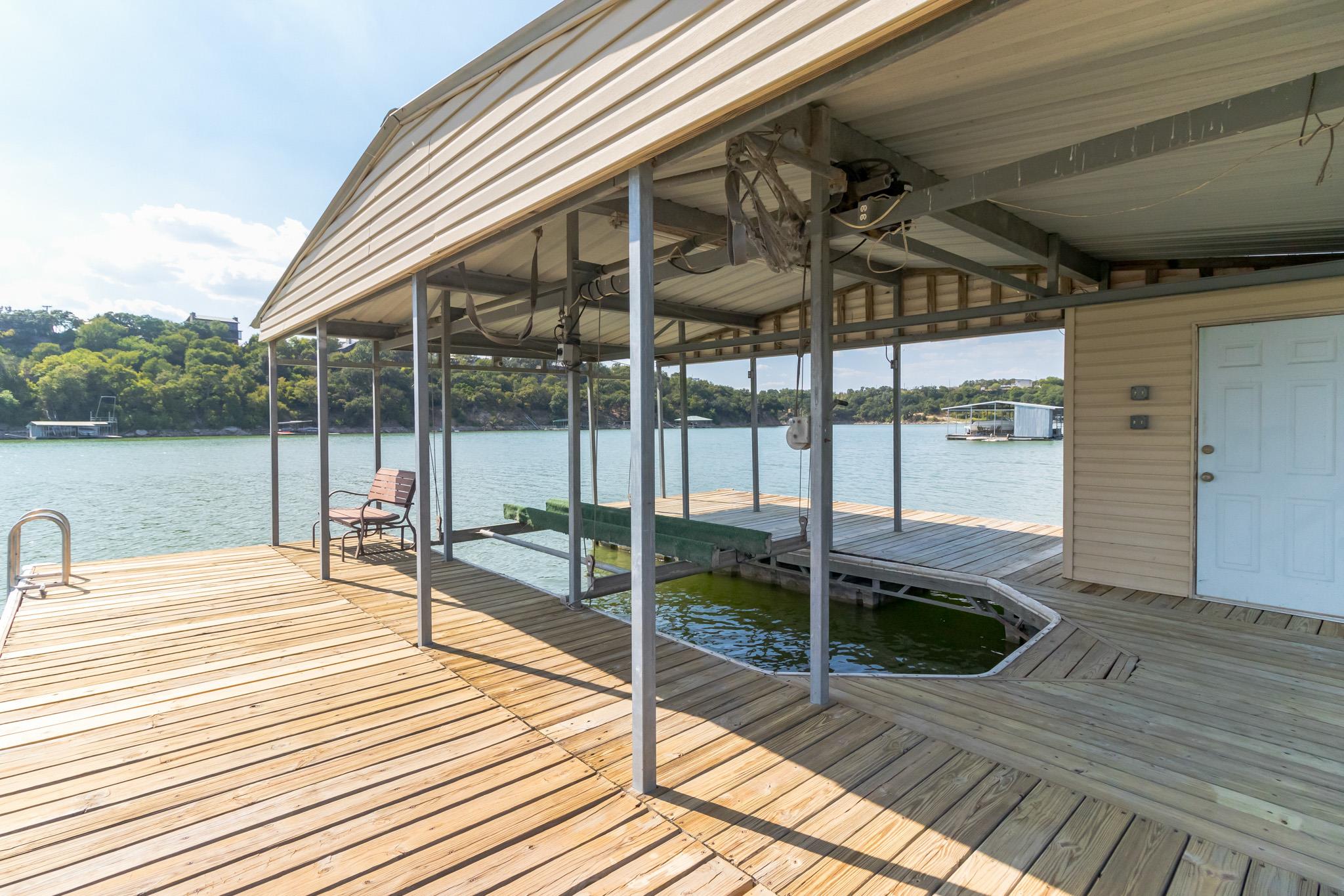 25201 & 25203 Lakeview Dr, Spicewood, TX 78669