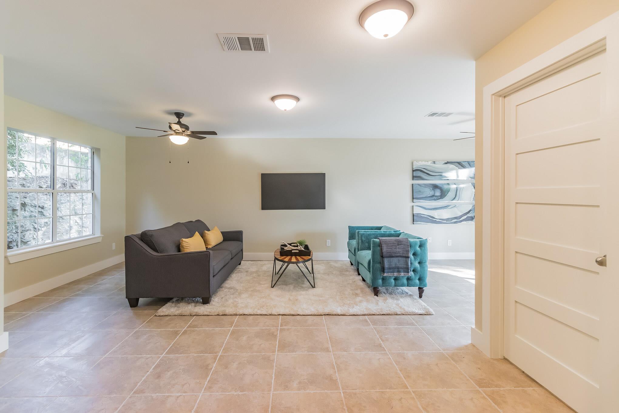 25201 & 25203 Lakeview Dr, Spicewood, TX 78669