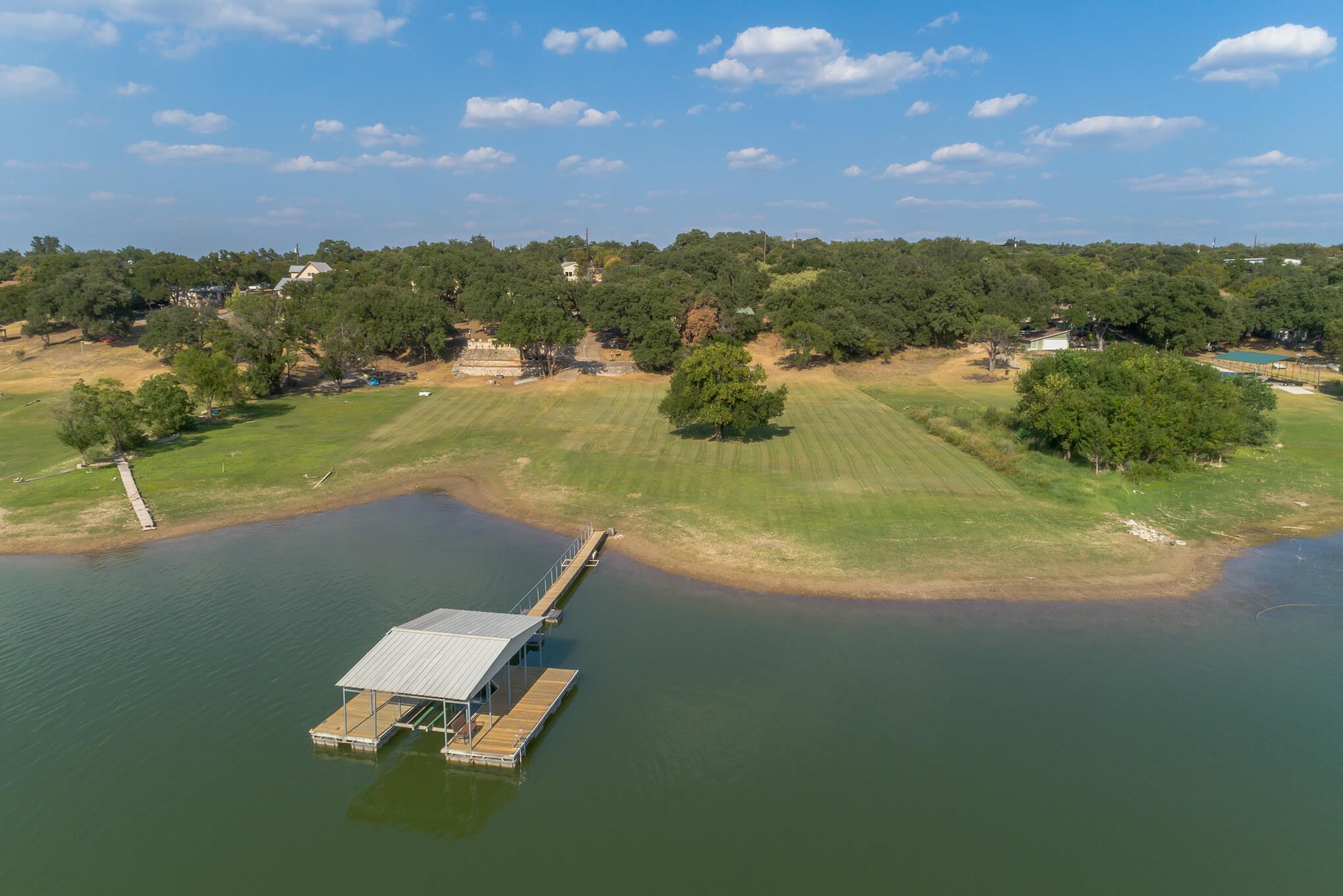 25201 & 25203 Lakeview Dr, Spicewood, TX 78669