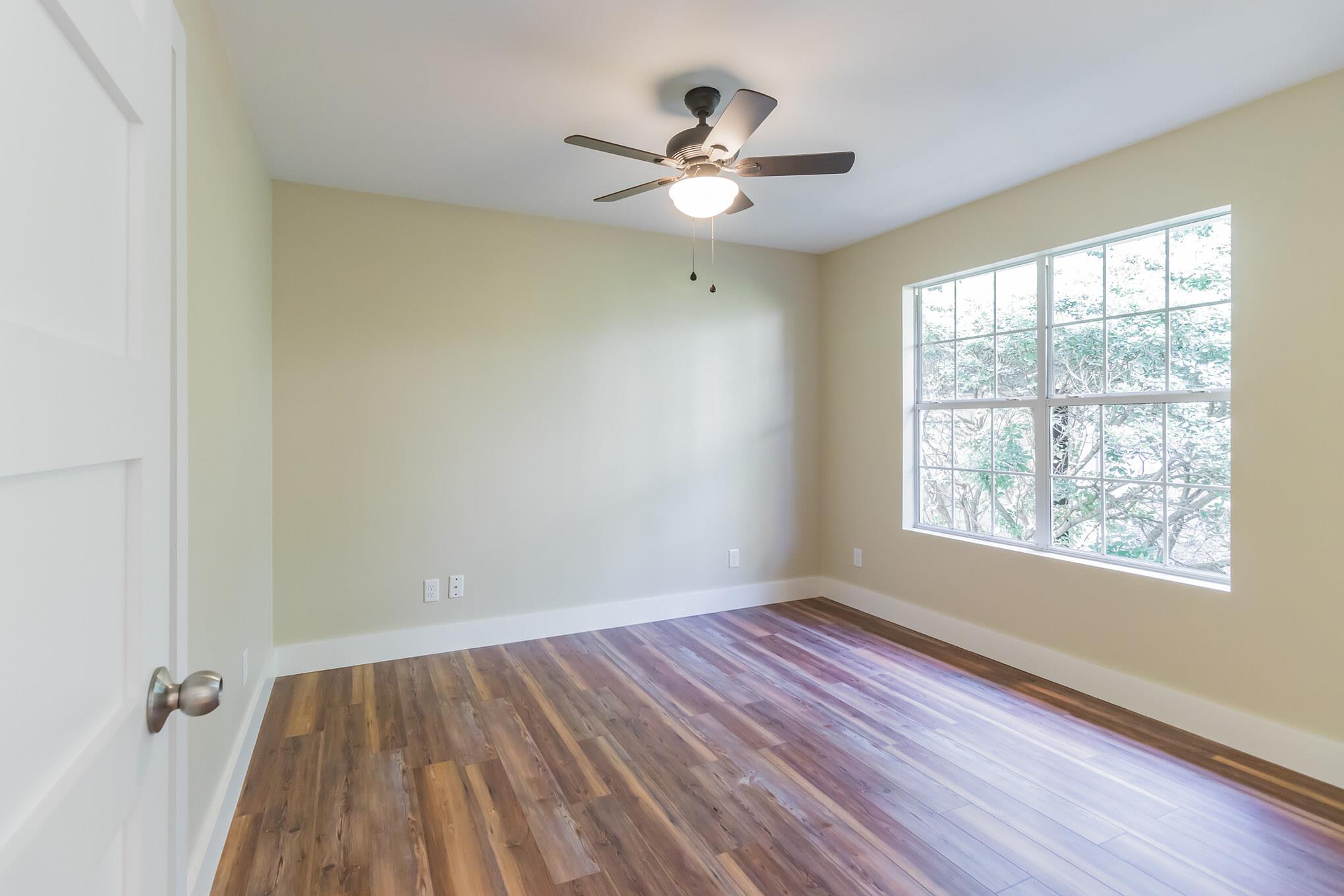 25201 & 25203 Lakeview Dr, Spicewood, TX 78669