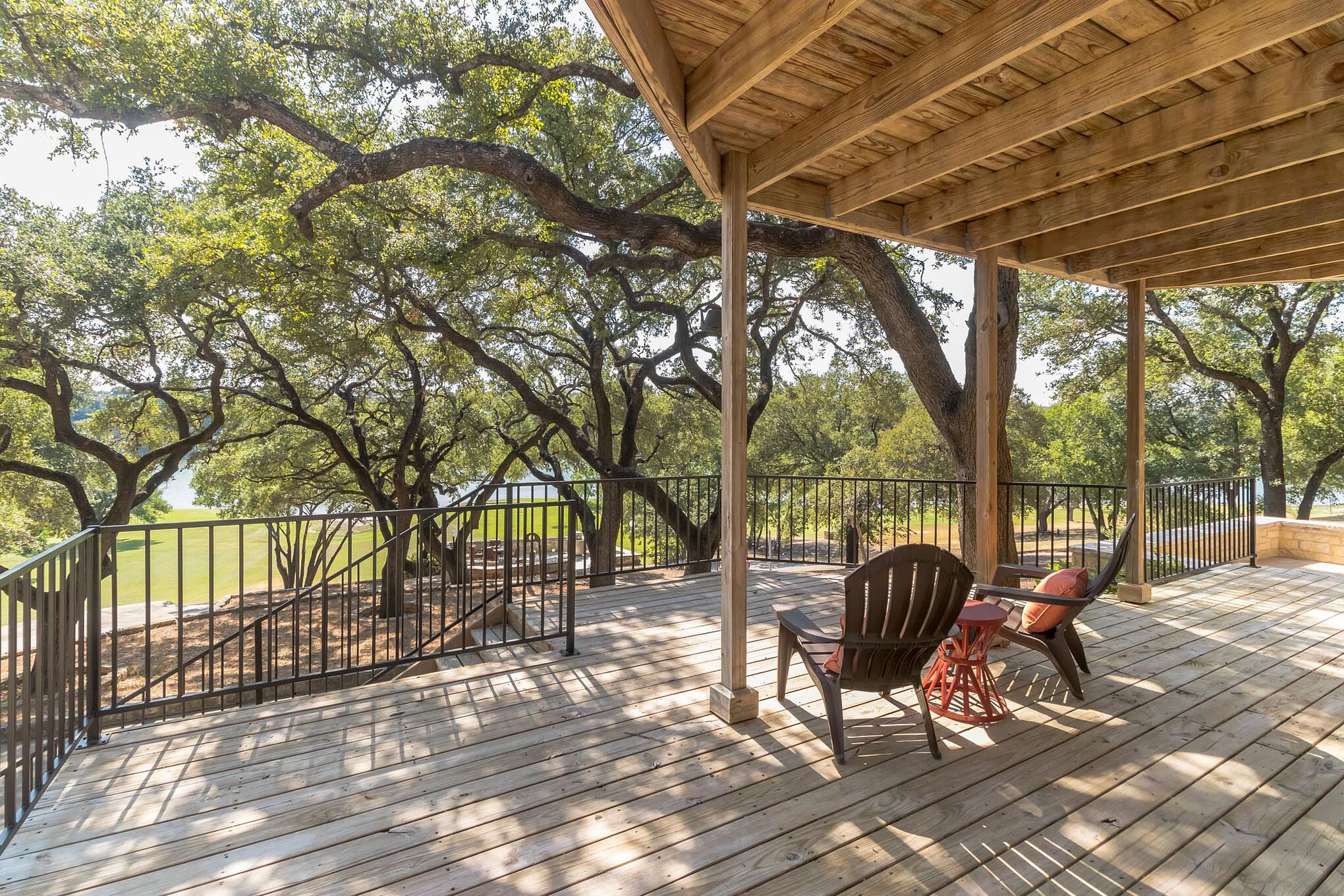 25201 & 25203 Lakeview Dr, Spicewood, TX 78669