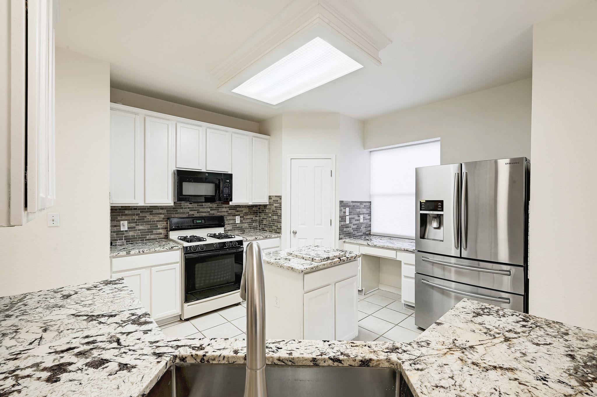 5859 LOMITA VERDE Cir, Austin, TX 78749