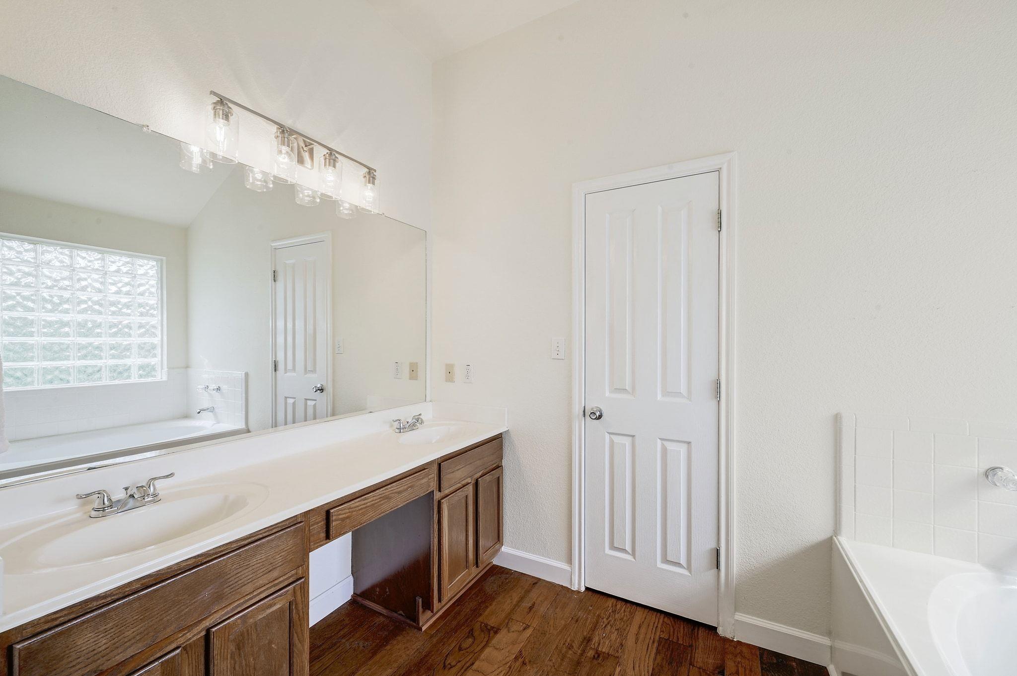 5859 LOMITA VERDE Cir, Austin, TX 78749