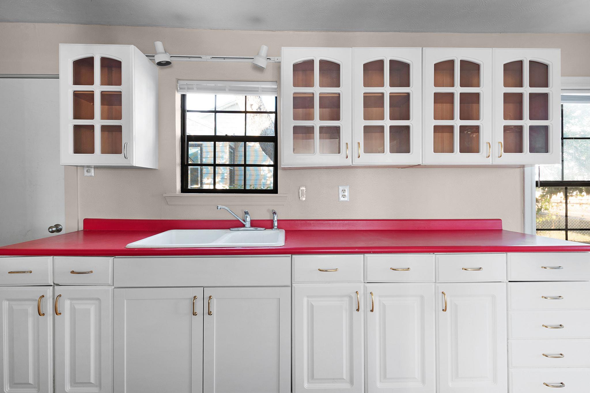 18 Del Norte St, Lampasas, TX 76550