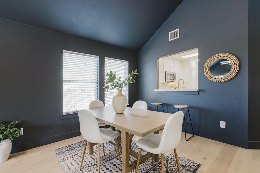 9513 LINKMEADOW Dr, Austin, TX 78748