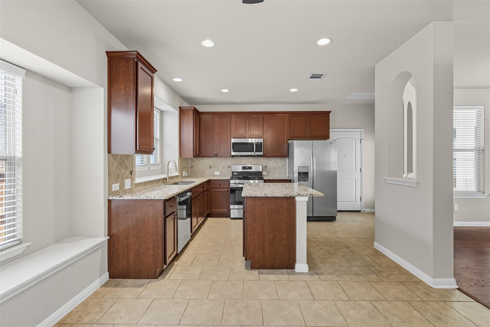 111 Sycamore St, Georgetown, TX 78633