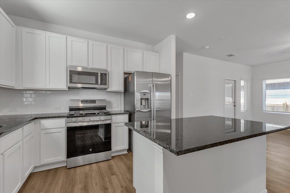 202 Tokalaun Dr, Hutto, TX 78634