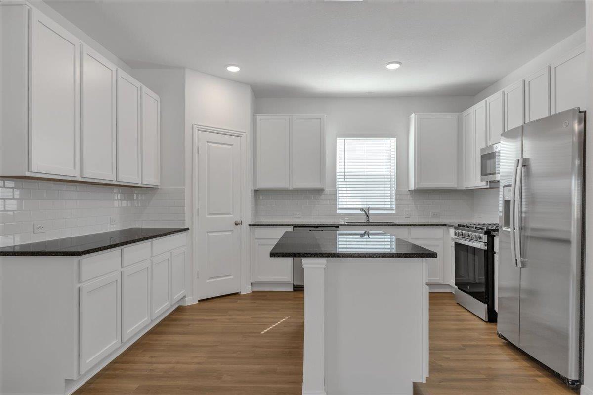 202 Tokalaun Dr, Hutto, TX 78634