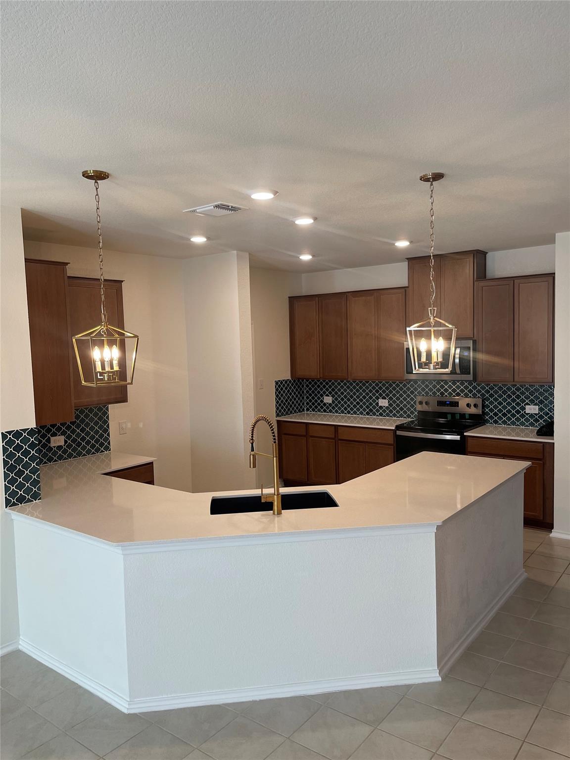 240 Robert Hightower Dr, Jarrell, TX 76537