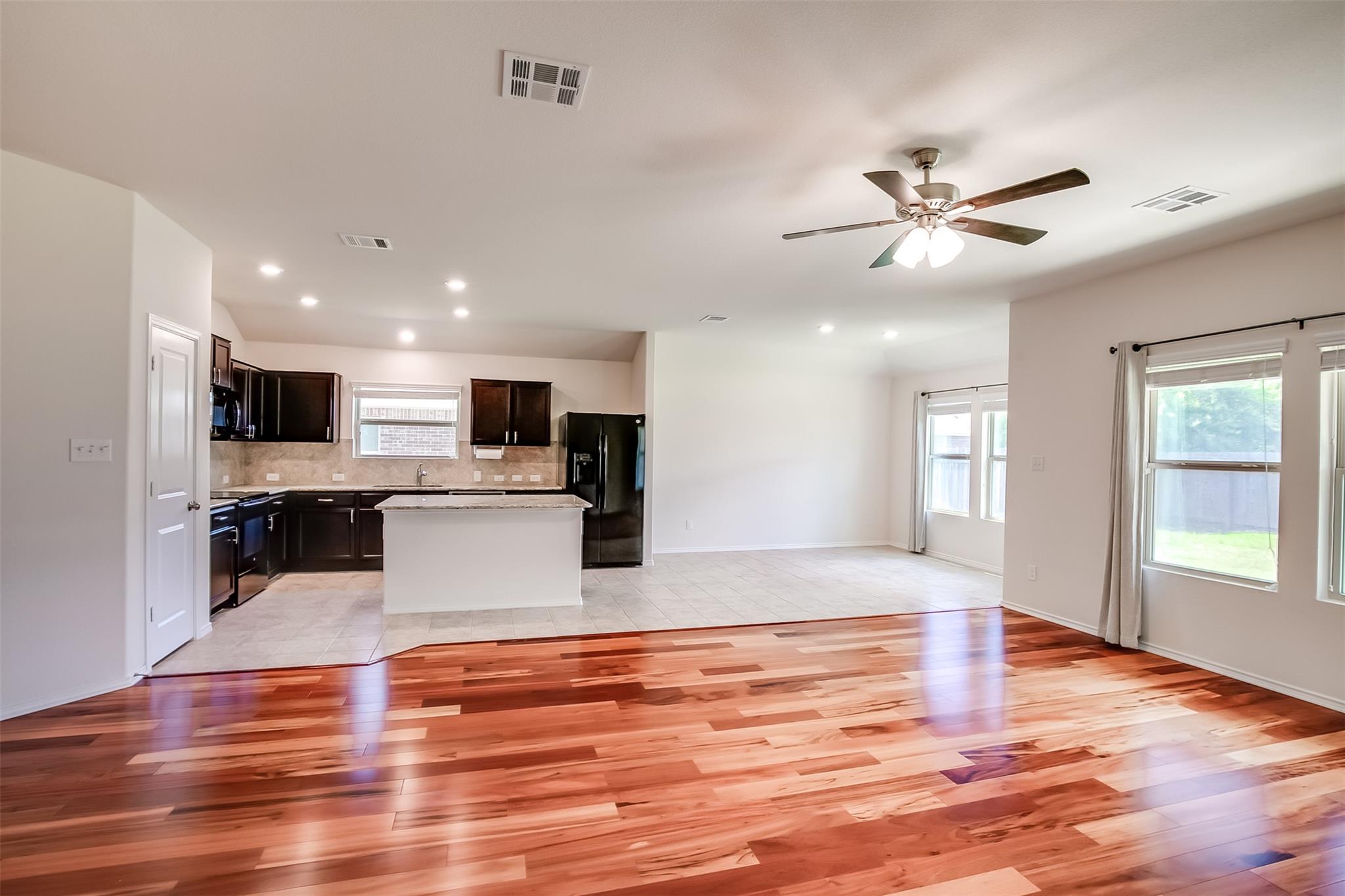 908 Wolcott Dr, Leander, TX 78641