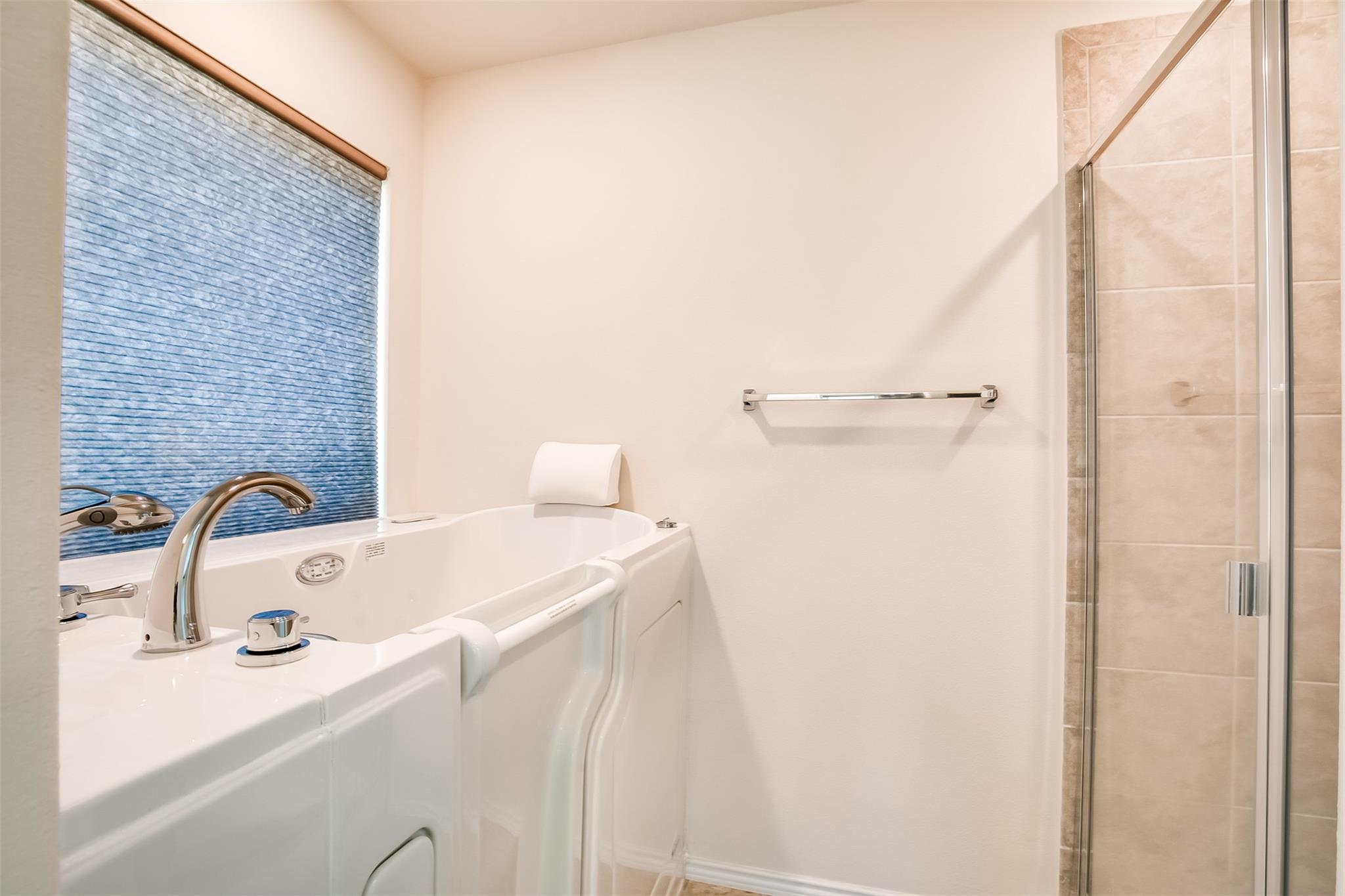 908 Wolcott Dr, Leander, TX 78641