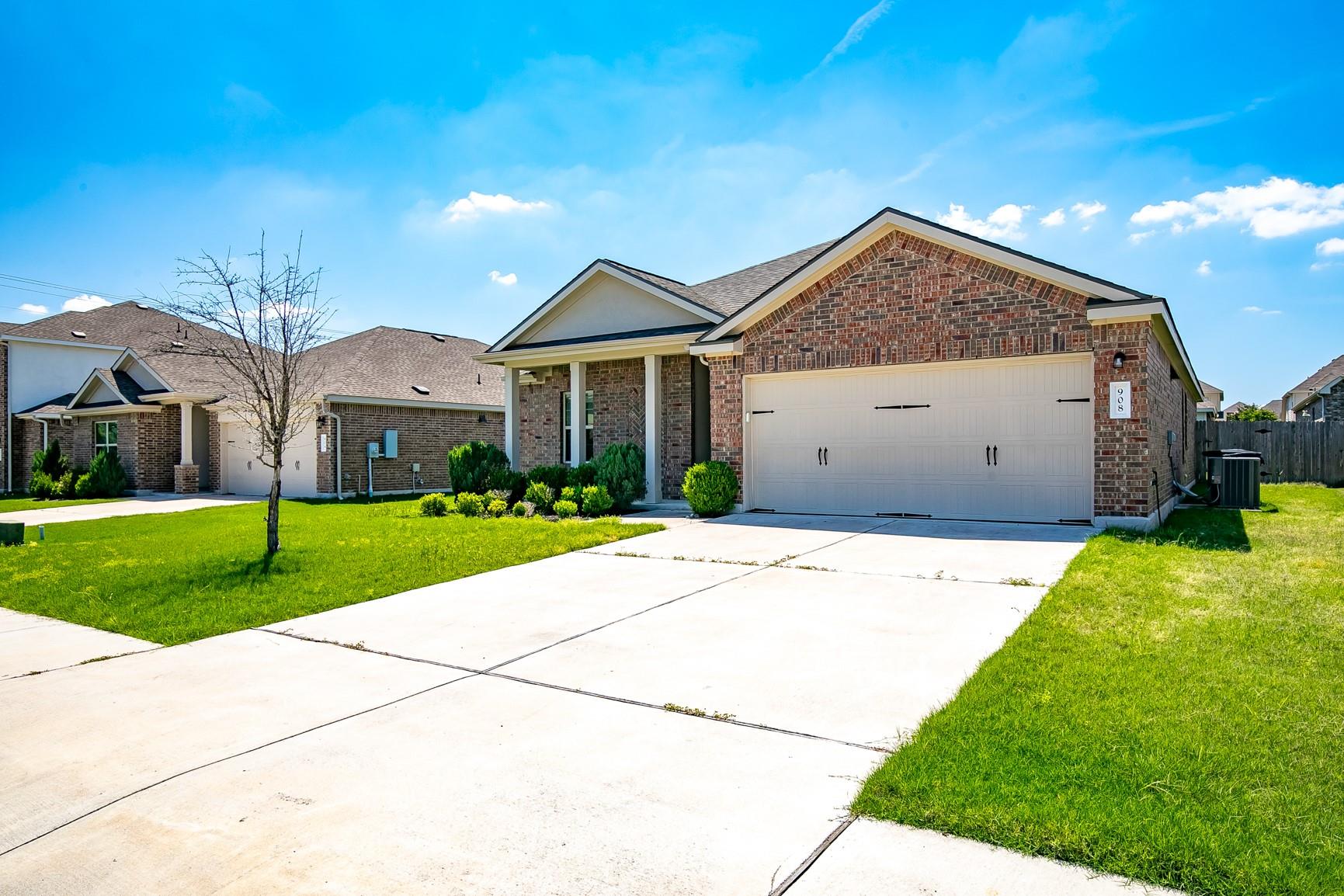 908 Wolcott Dr, Leander, TX 78641